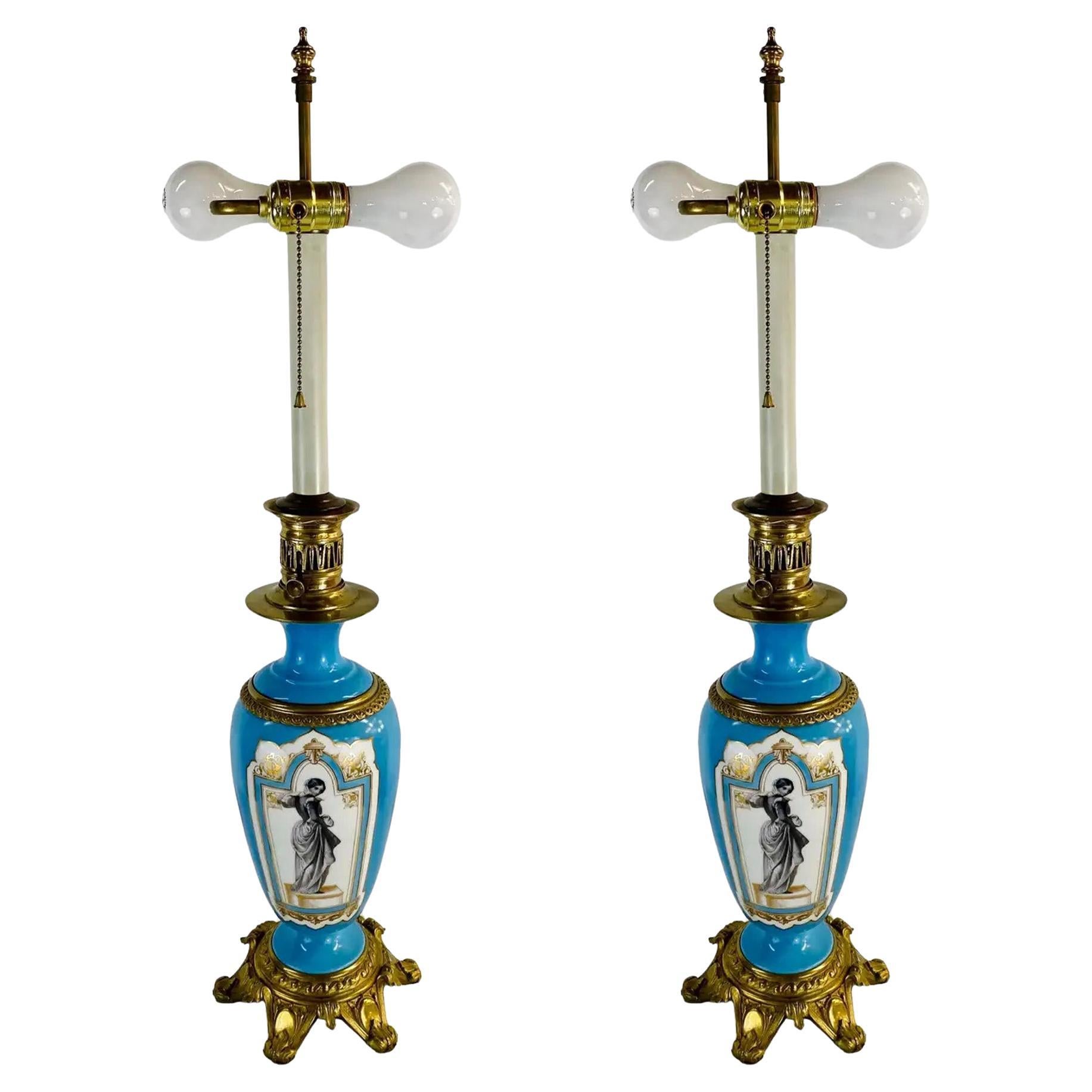Französische gedrechselte Öllampe im neoklassischen Stil aus Porzellan und Messing, Paar 