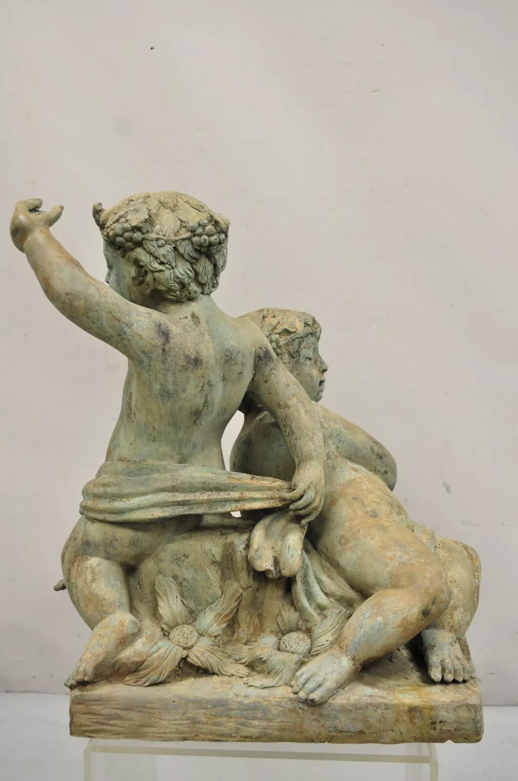 Scultura in bronzo verdastro di grandi dimensioni in stile neoclassico francese: Bacco, Cherubini e Putti in vendita 3