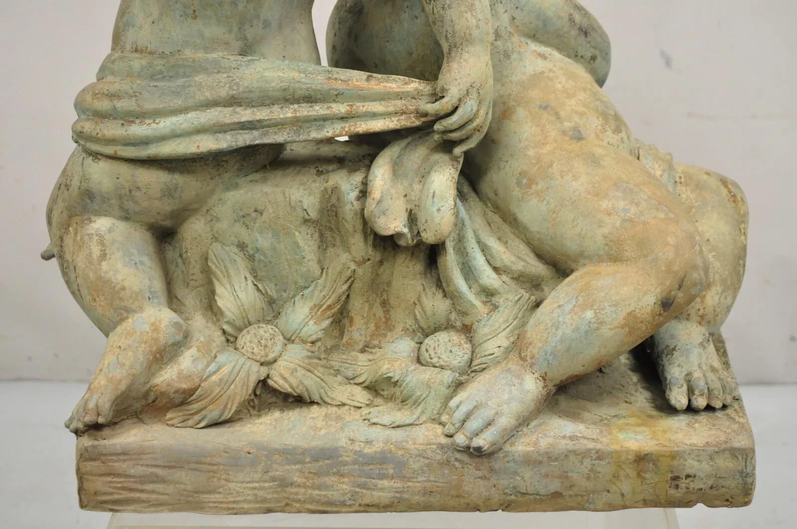 Scultura in bronzo verdastro di grandi dimensioni in stile neoclassico francese: Bacco, Cherubini e Putti in vendita 4