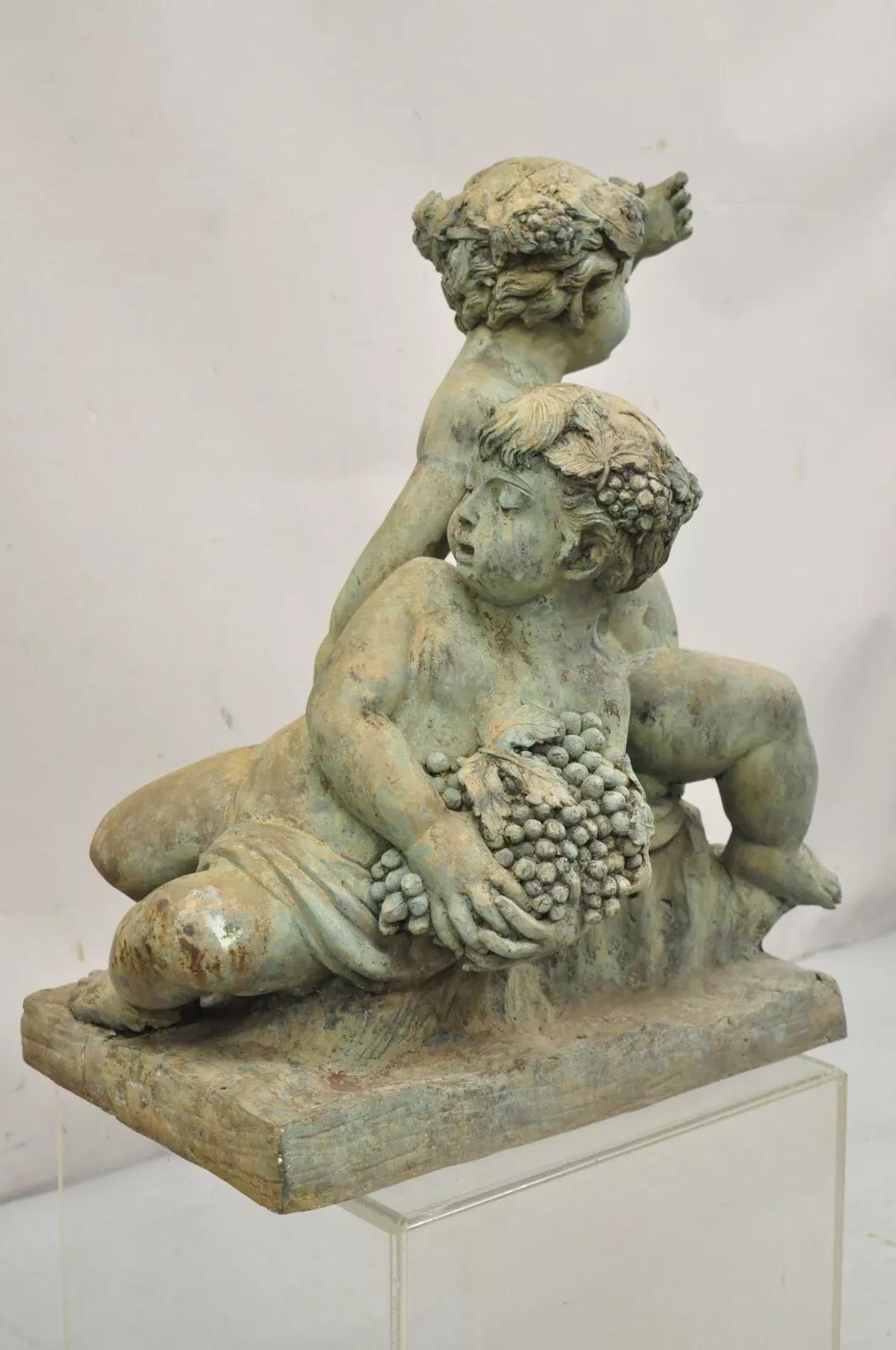 Neoclassico Scultura in bronzo verdastro di grandi dimensioni in stile neoclassico francese: Bacco, Cherubini e Putti in vendita