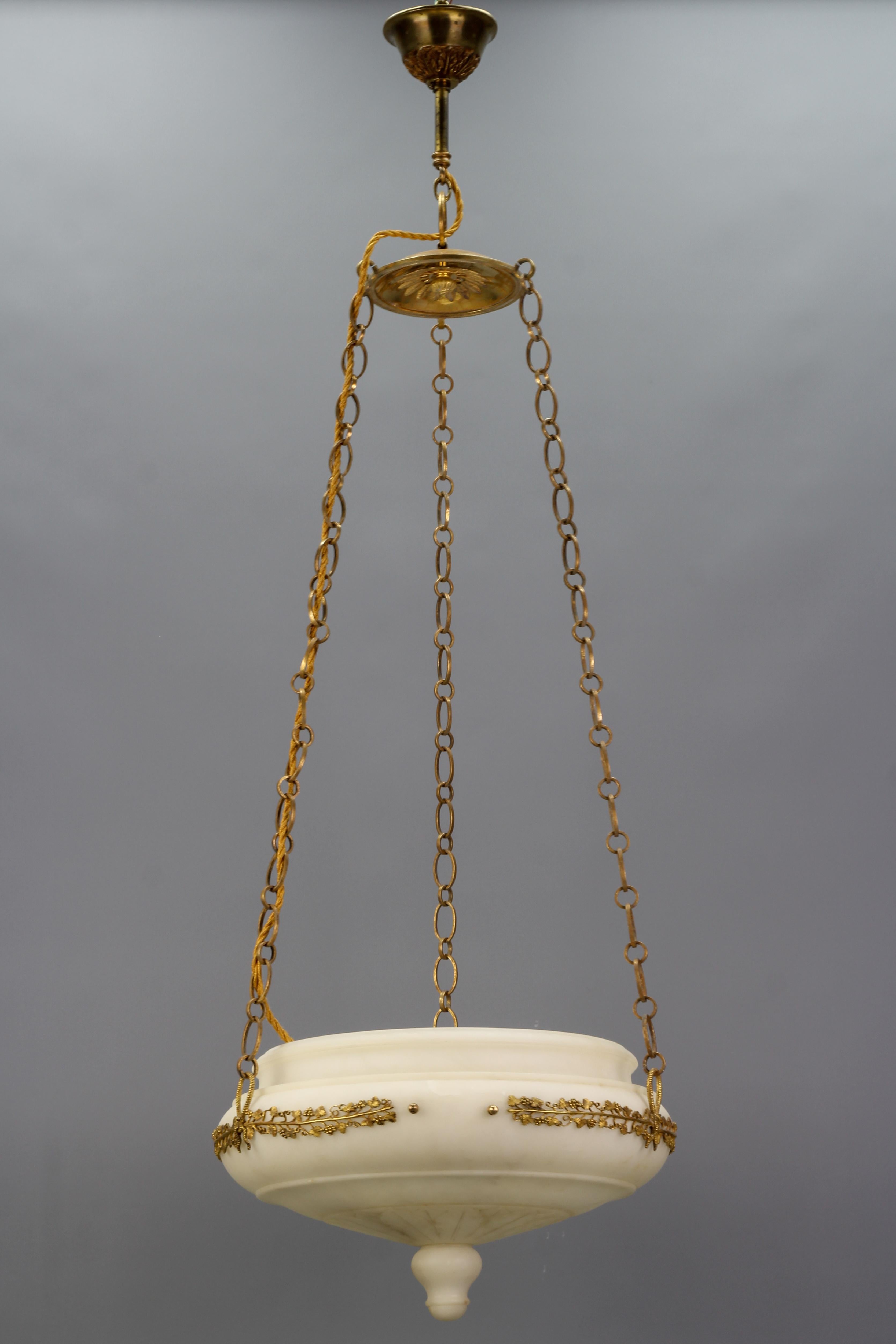 French Neoclassical Style White Alabaster, Gilt Bronze and Brass Pendant Light In Good Condition For Sale In Barntrup, DE