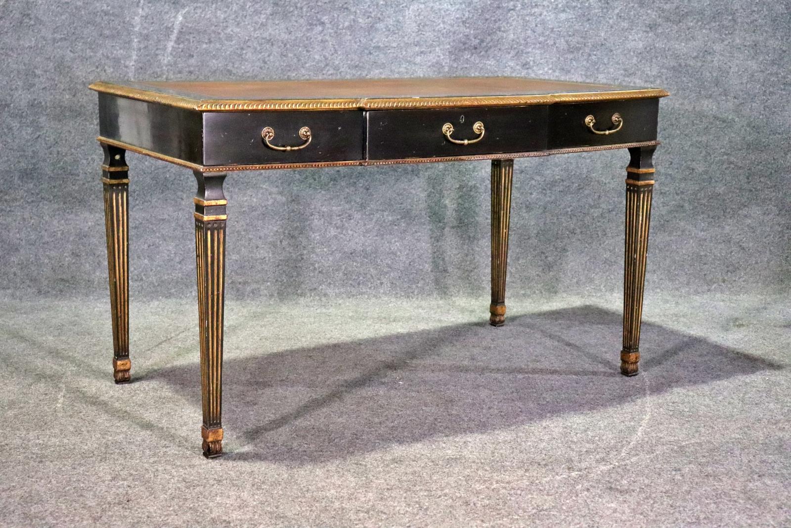 Neoclassical Revival French neoclassical style writing desk with leather top For Sale