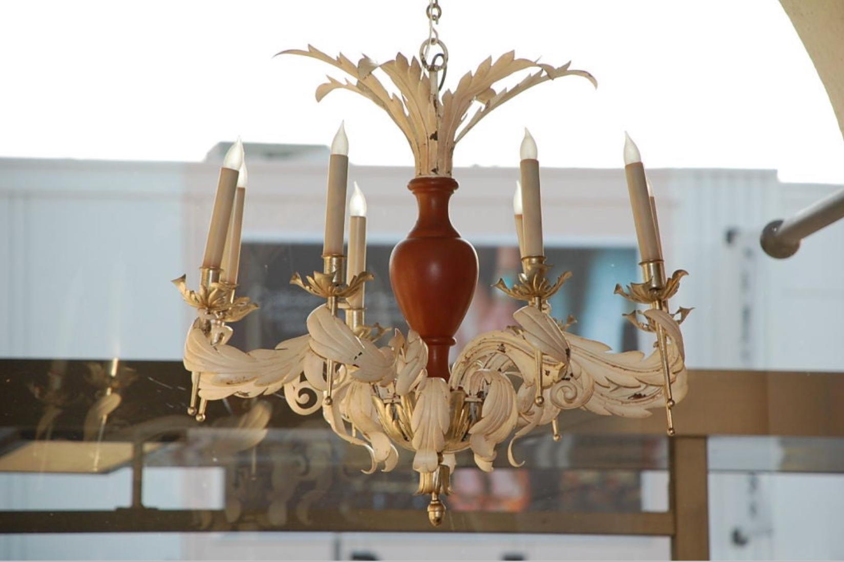 French Neoclassical Tole Chandelier In Excellent Condition For Sale In Los Angeles, CA