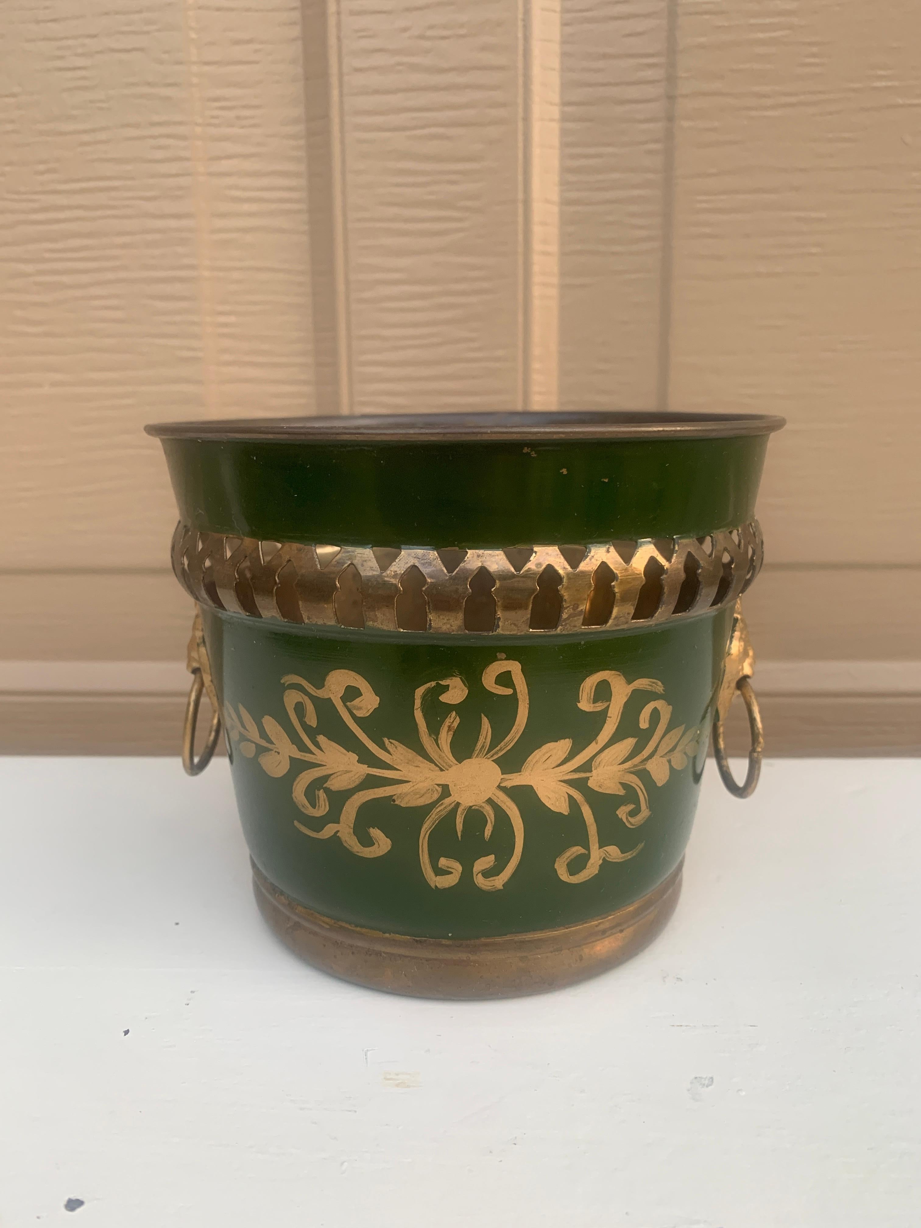 French Neoclassical Tole Green & Gold Cachepot Planter Vase With Lion Heads For Sale 2