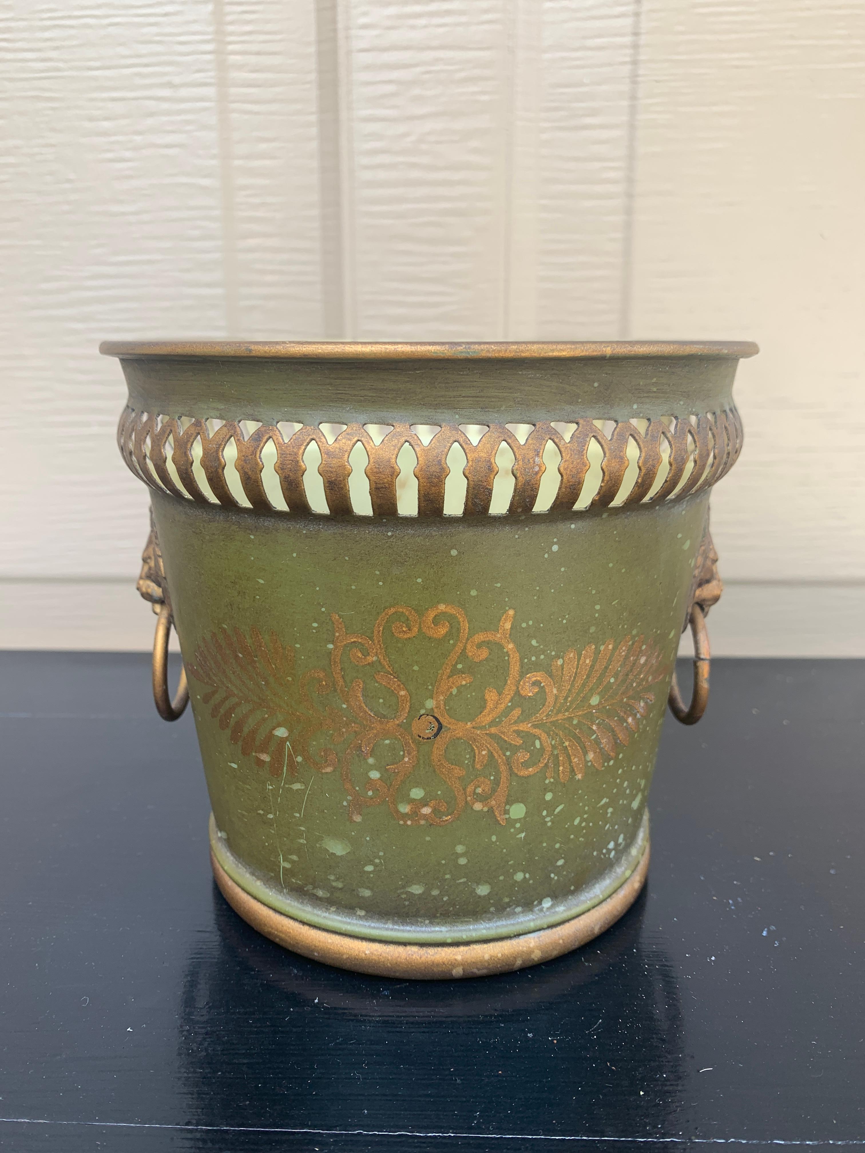 French Neoclassical Tole Green & Gold Cachepot Planter Vase With Lion Heads For Sale 2