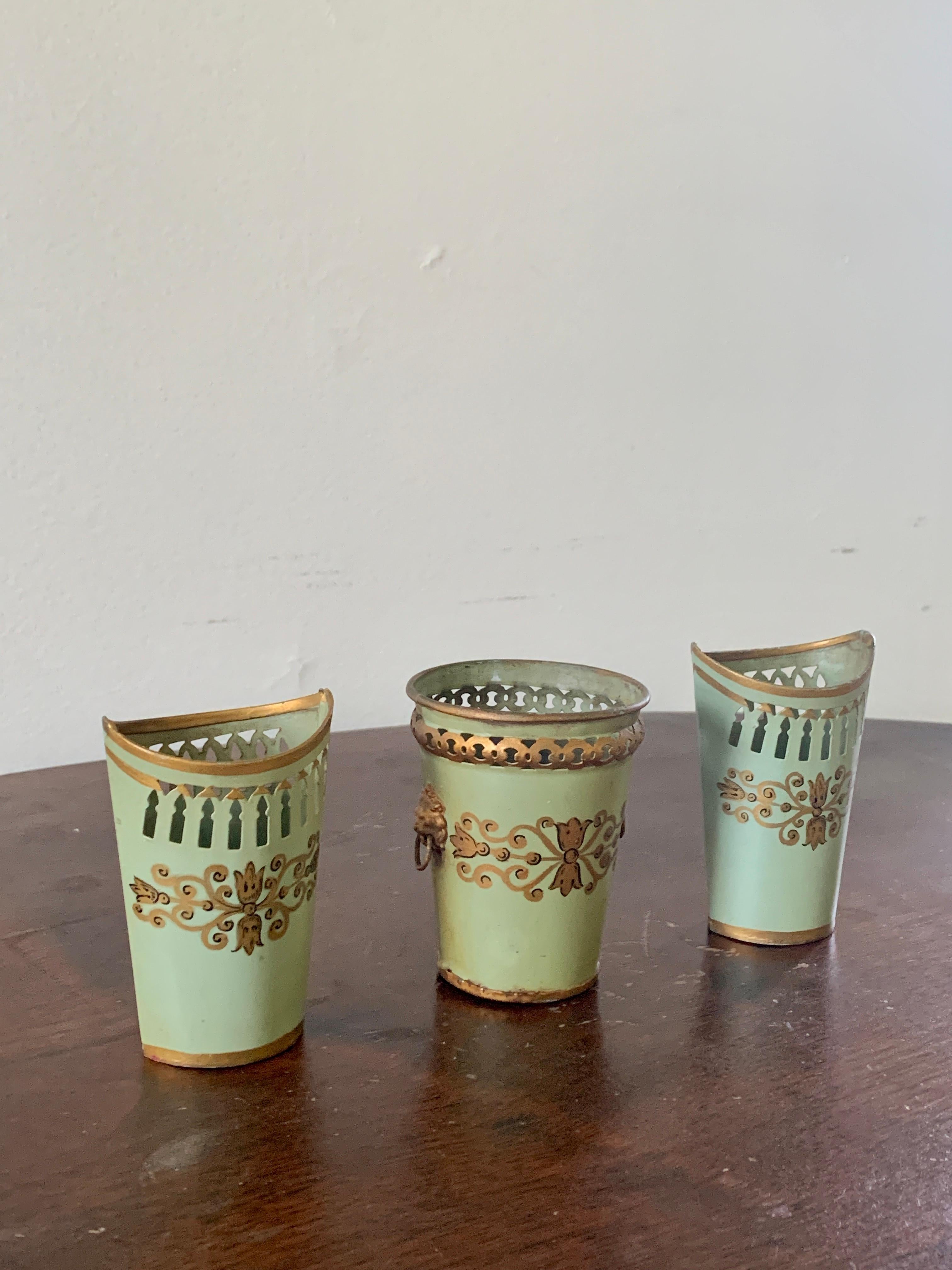 French Neoclassical Tole Green & Gold Cachepot Planter Vases, Set of 3 In Good Condition In Elkhart, IN