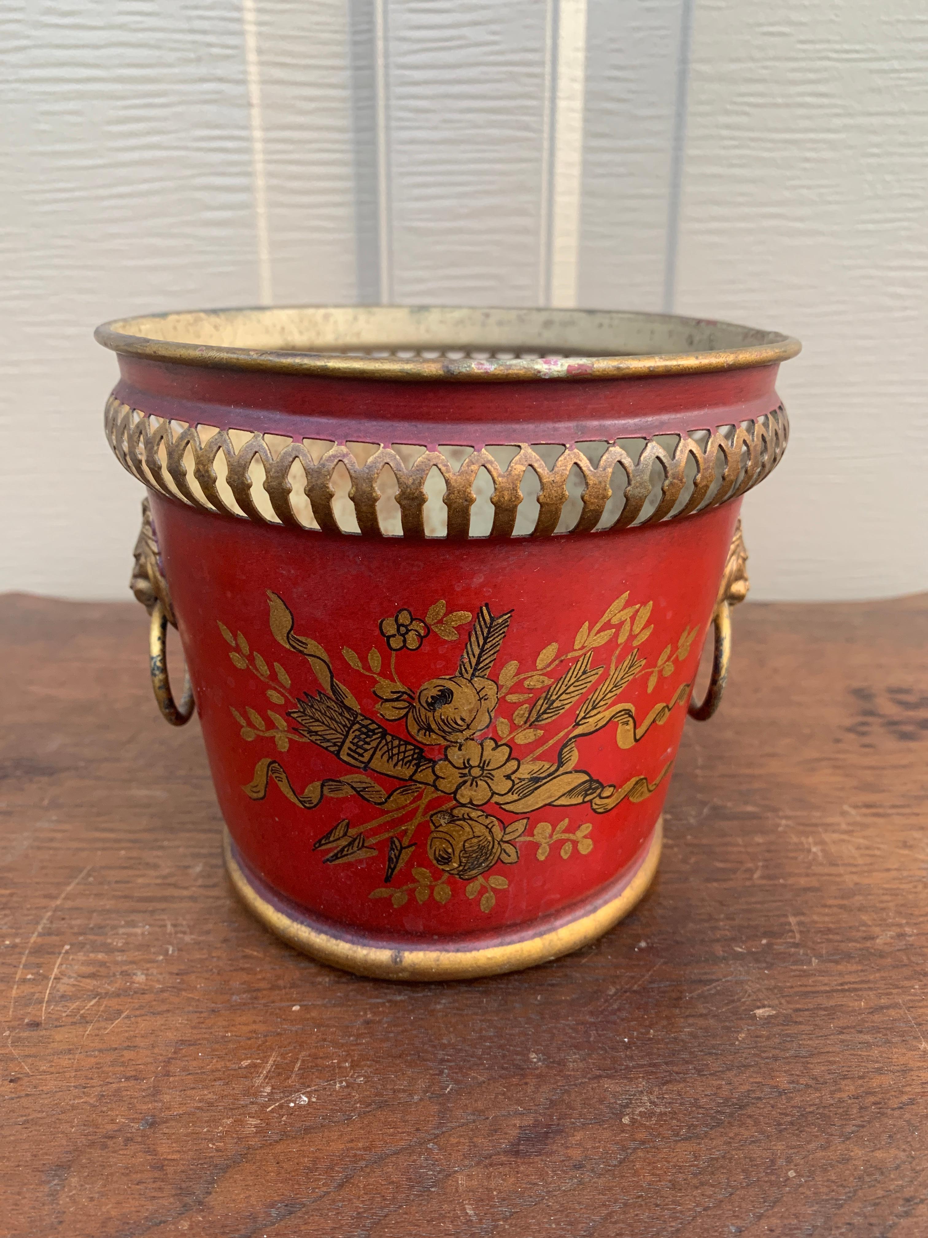A gorgeous neoclassical red & gold tole cachepot, planter, or vase

France, Circa Early 20th Century

Measures: 6