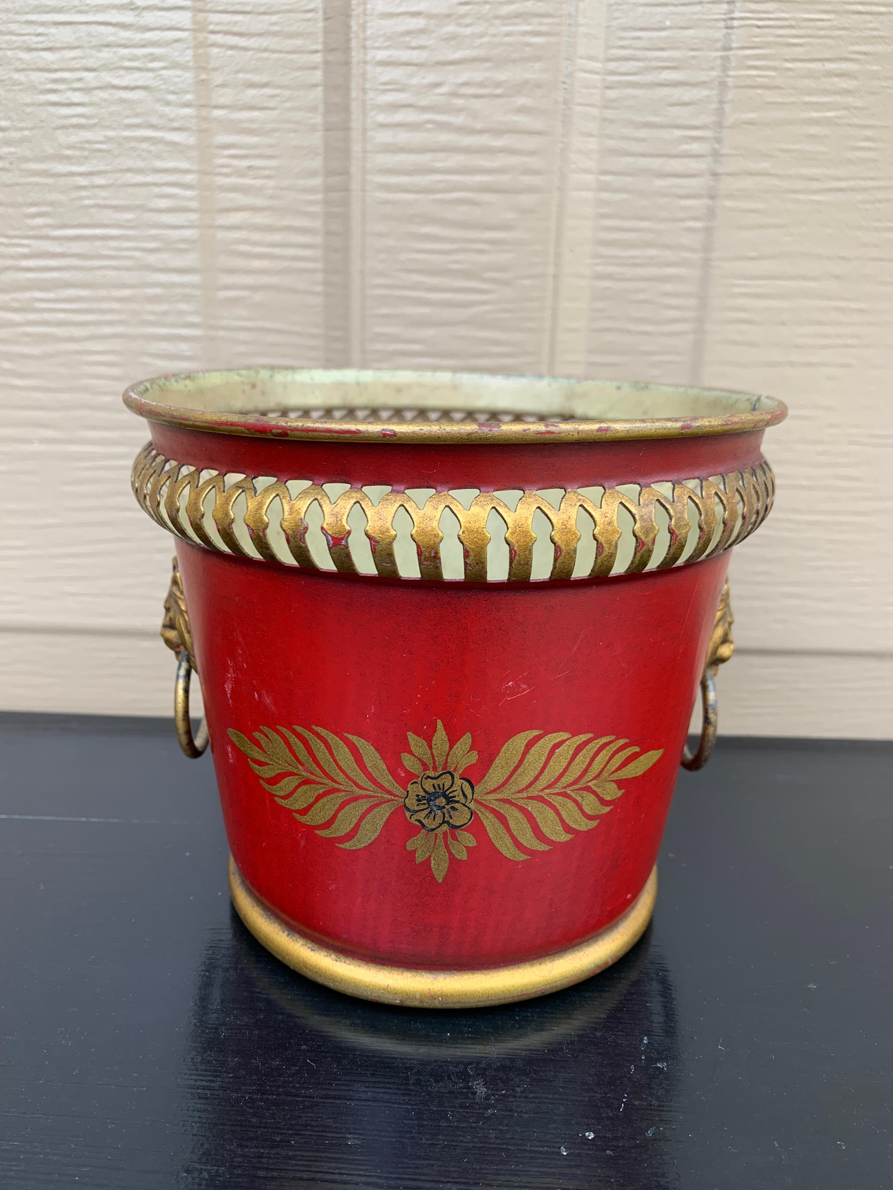 French Neoclassical Tole Red & Gold Cachepot Planter Vase With Lion Heads For Sale 1