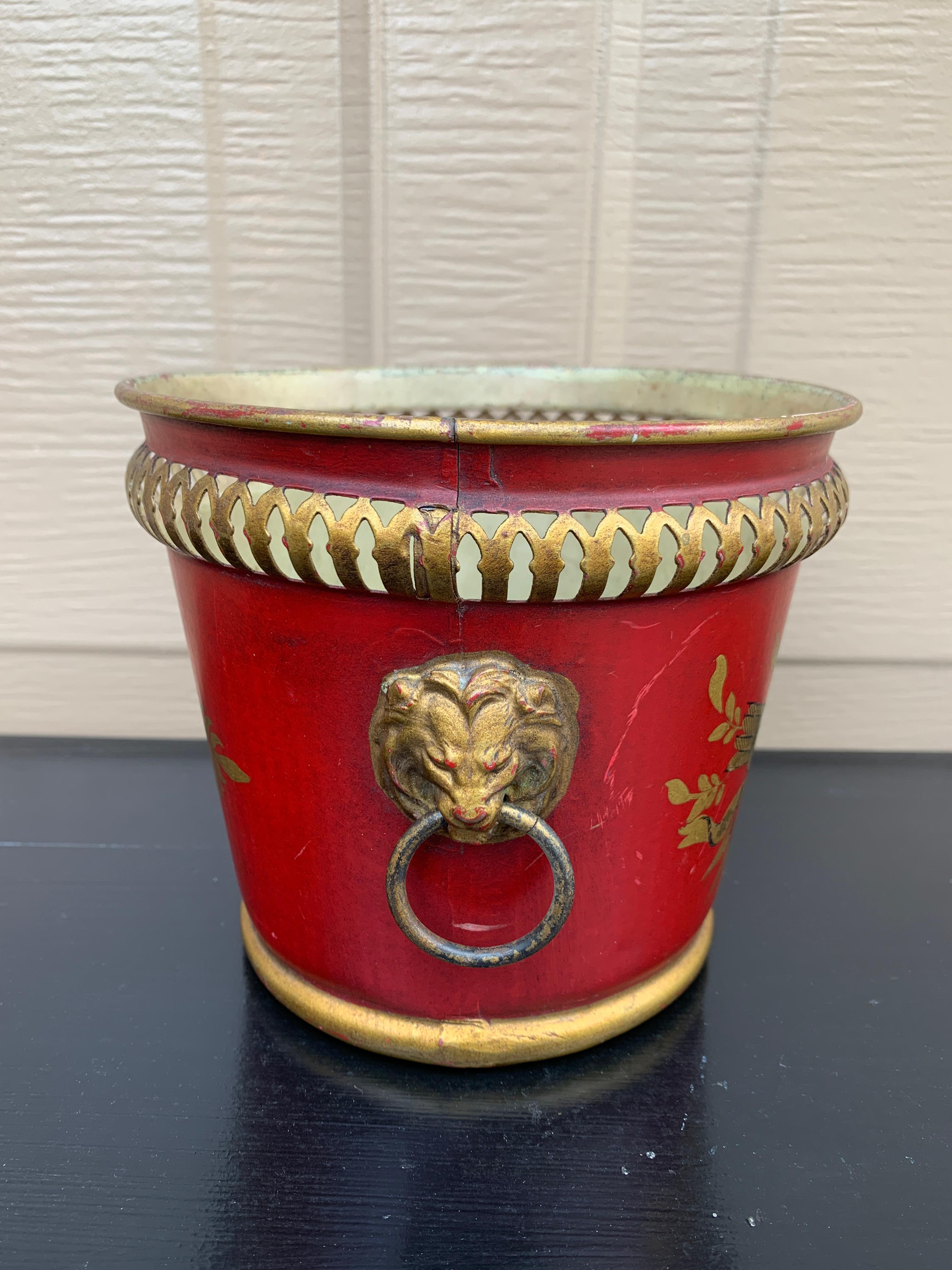 French Neoclassical Tole Red & Gold Cachepot Planter Vase With Lion Heads For Sale 2