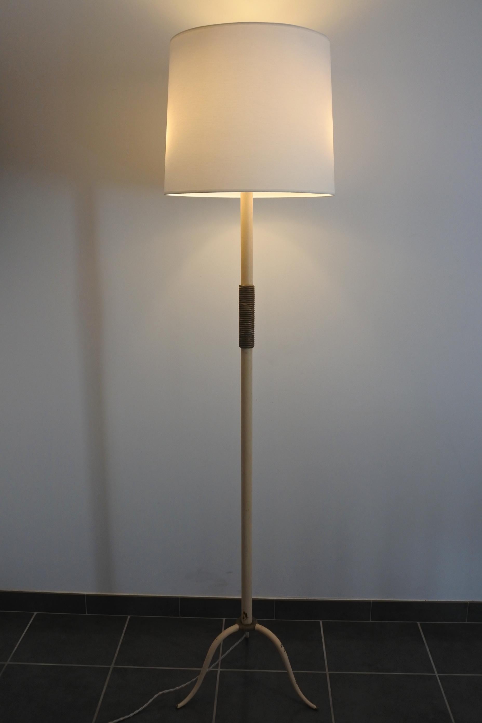 French Neoclassical Tripod Floor Lamp, 1940s In Good Condition In La Teste De Buch, FR