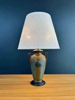 Lampada da tavolo neoclassica francese a forma di urna