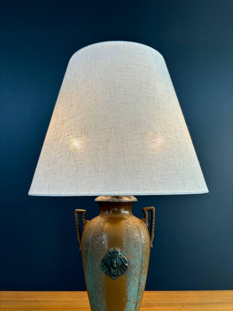 French Neoclassical Urn Shape Table Lamp In Good Condition For Sale In Los Angeles, CA