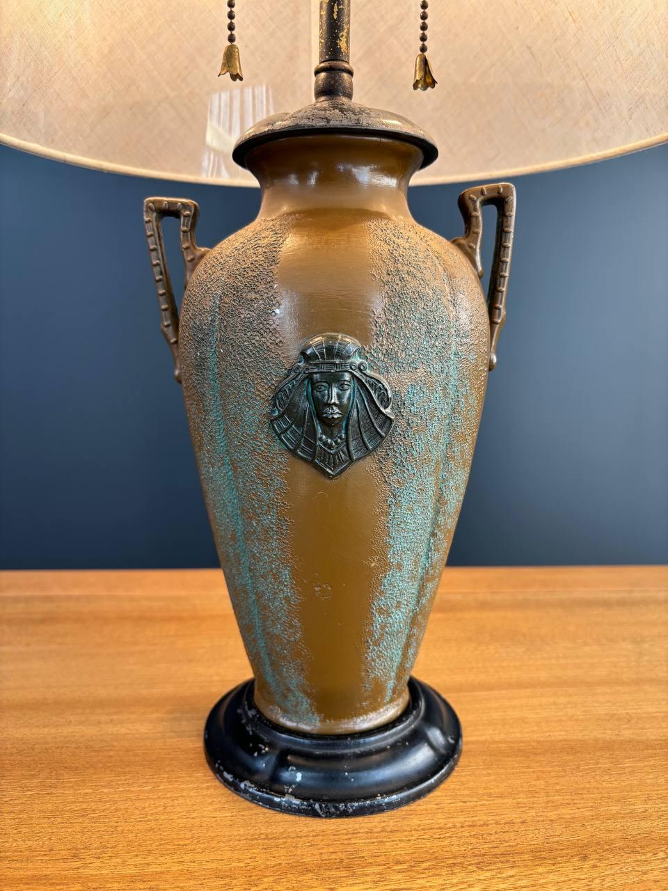 Französische neoklassische Urnenform Tischlampe im Angebot 1