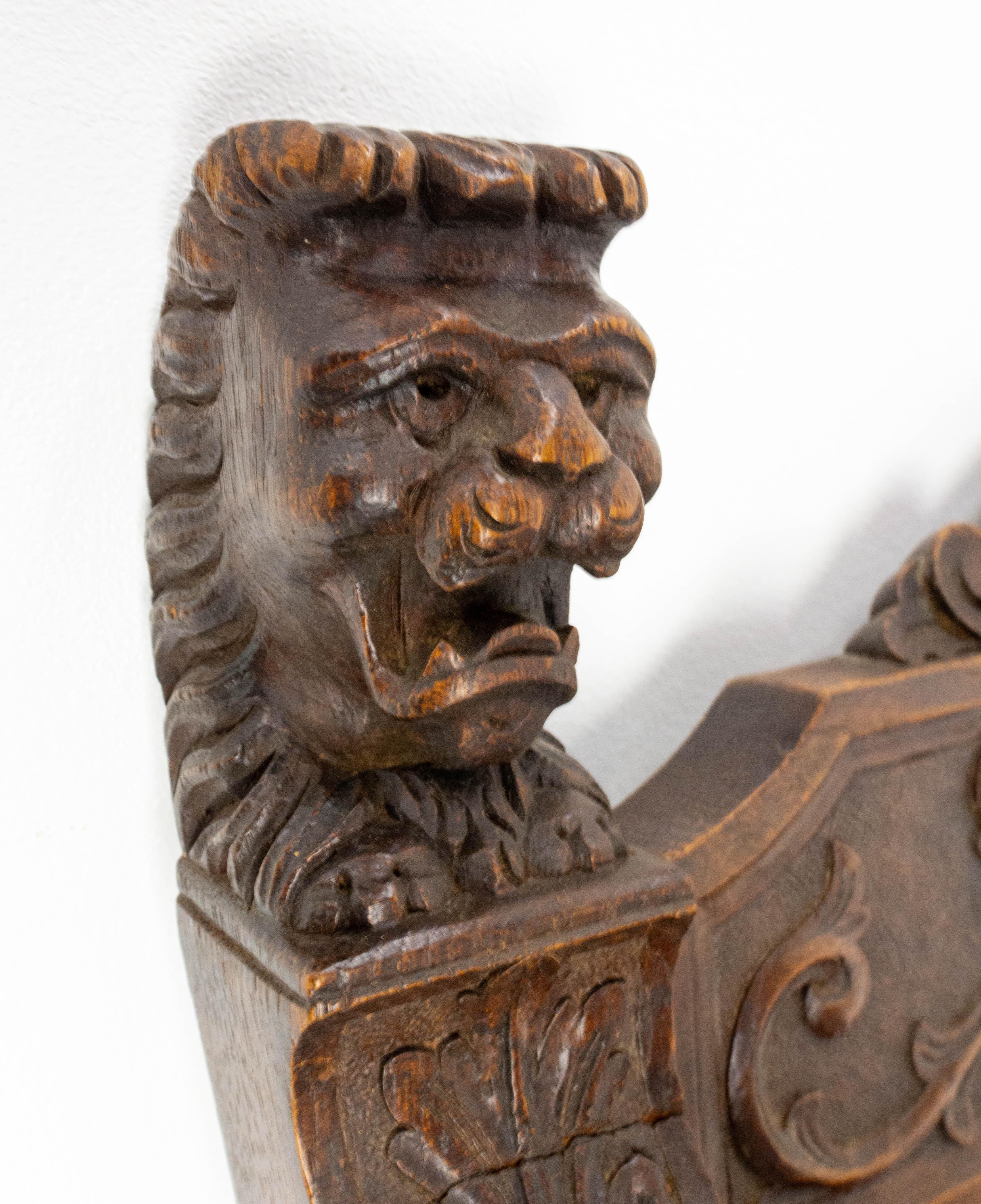 Fauteuil Curule en châtaignier néogothique à deux têtes de lion, français, vers 1900 en vente 6