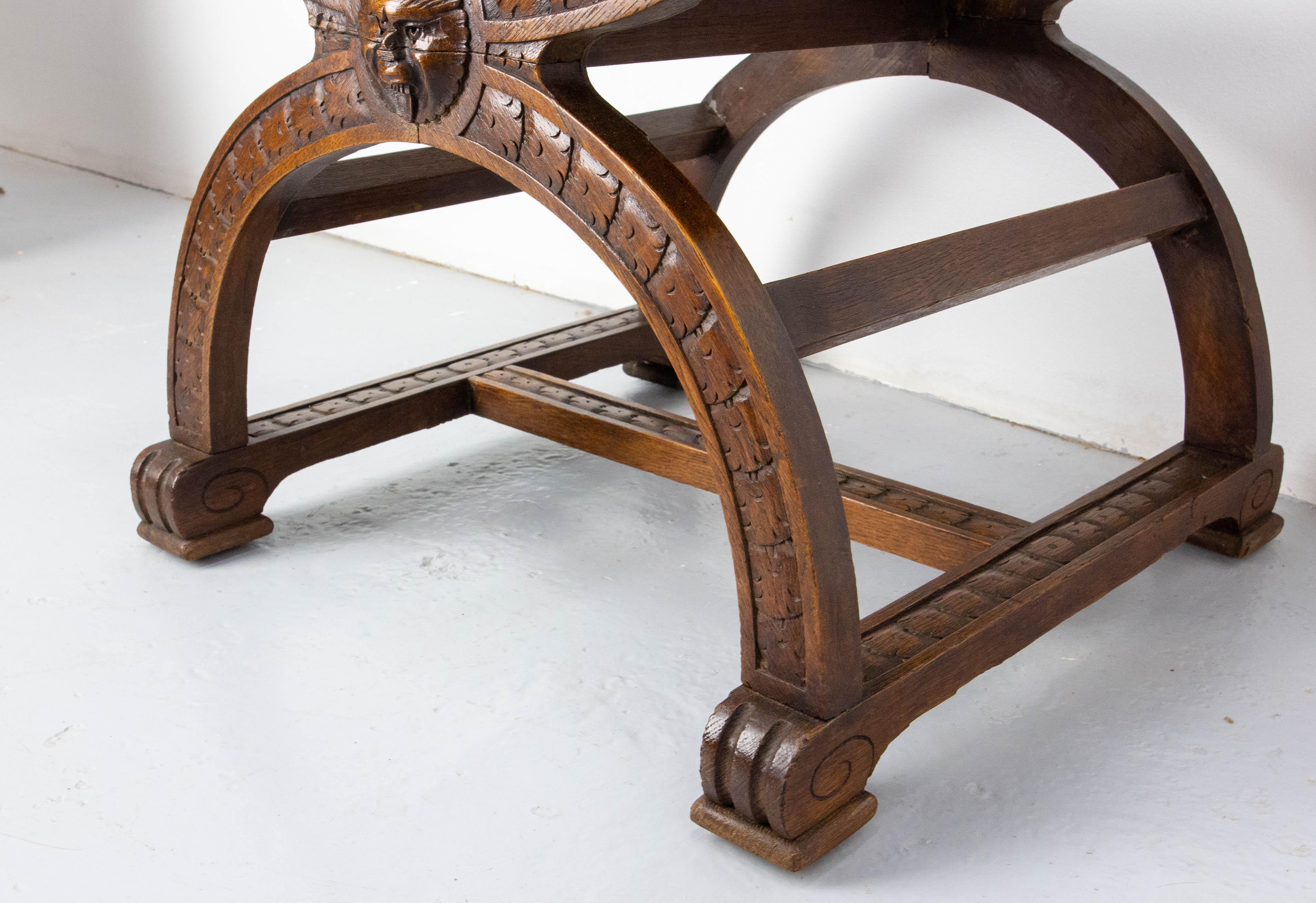 French Neogothic Chestnut Curule Armchair with Two Lionheads, French, circa 1900 For Sale 2