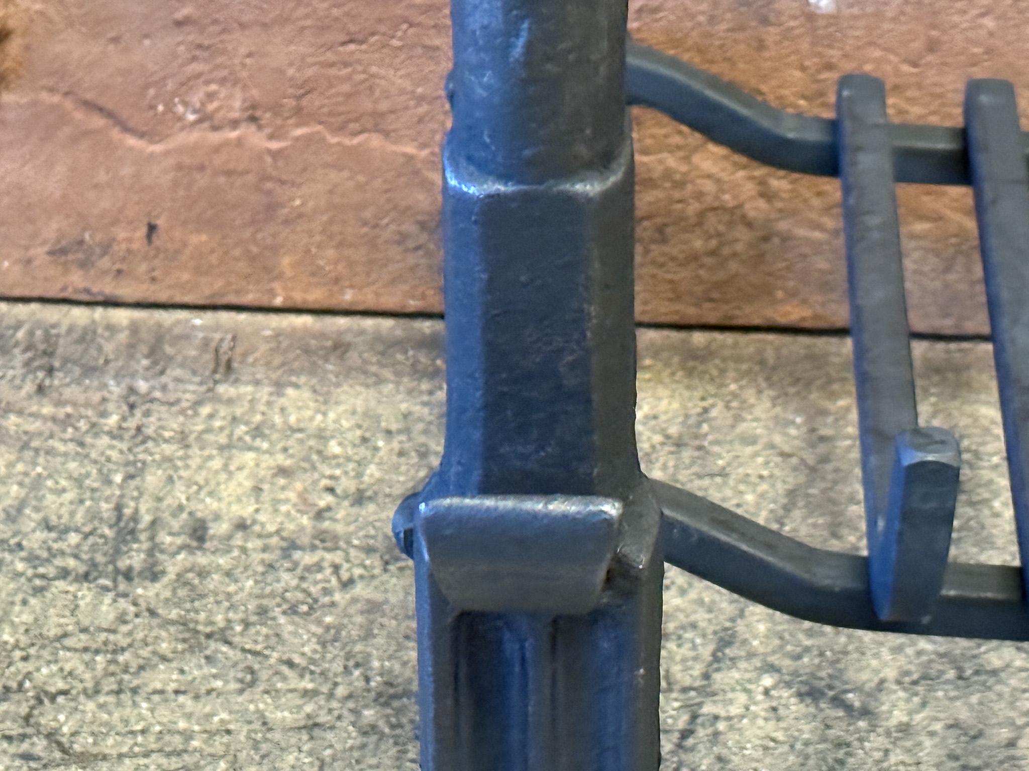 Grille de cheminée néogothique française en vente 3
