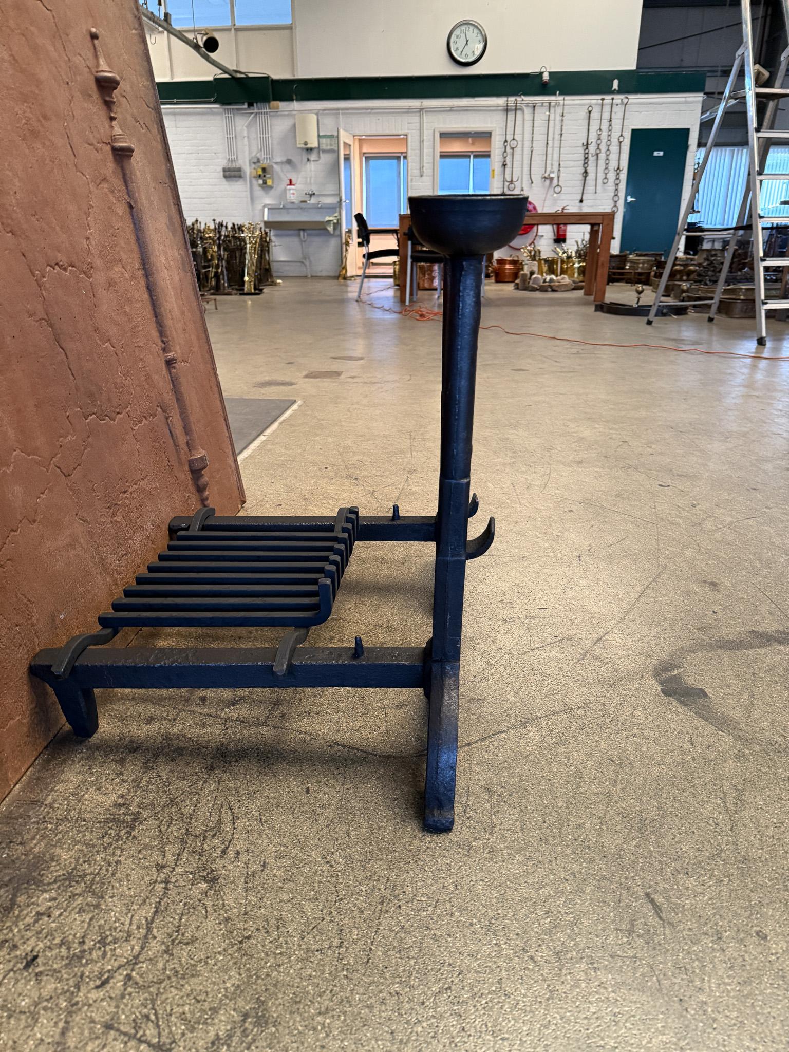 Grille de cheminée néogothique française en vente 11
