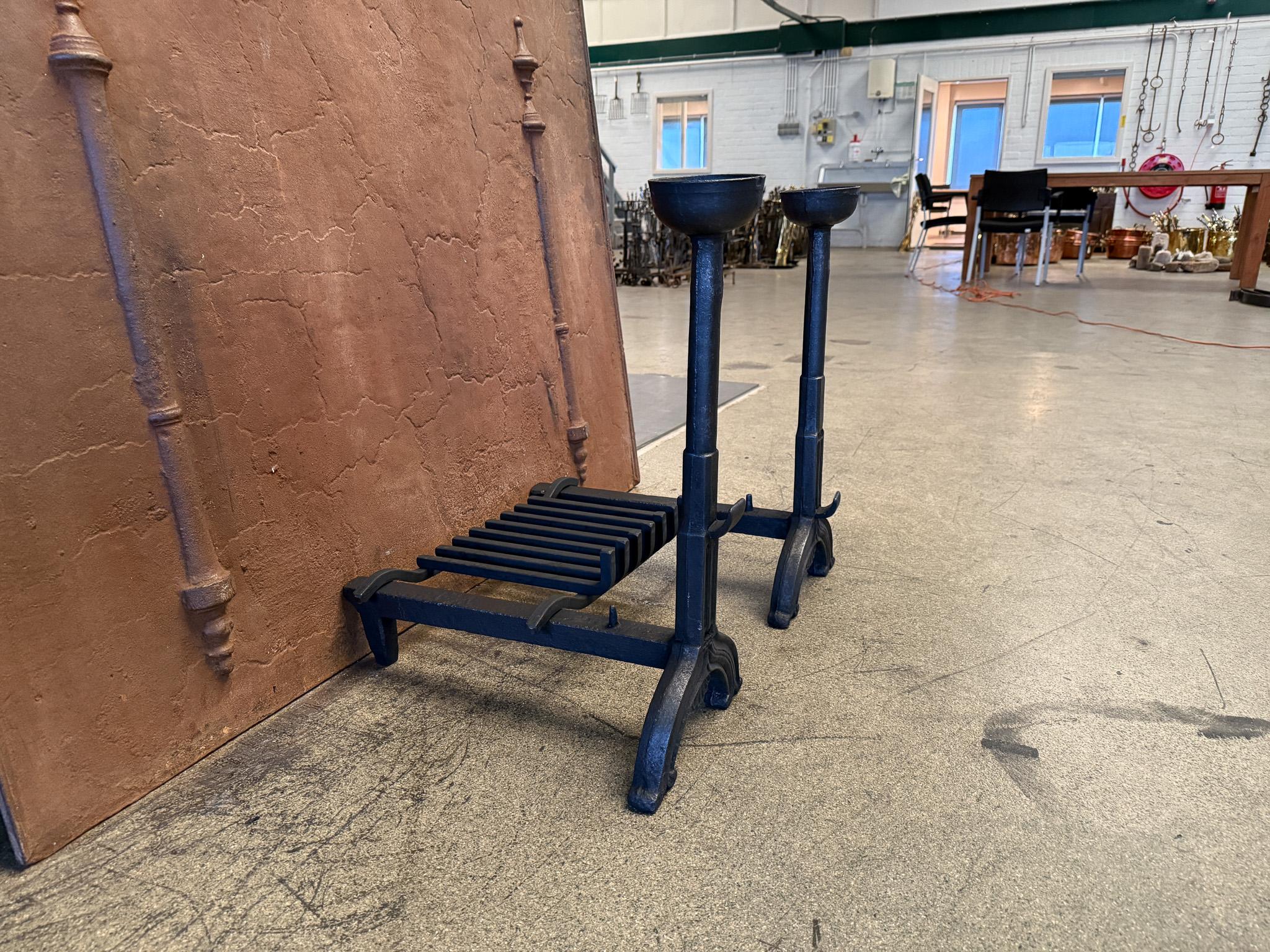 Grille de cheminée néogothique française en vente 12
