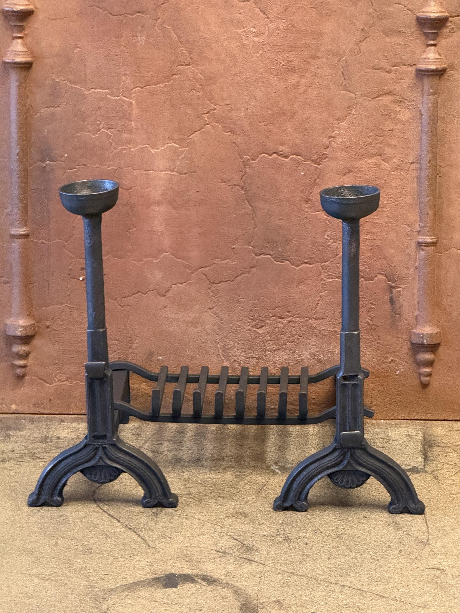 Néo-gothique Grille de cheminée néogothique française en vente