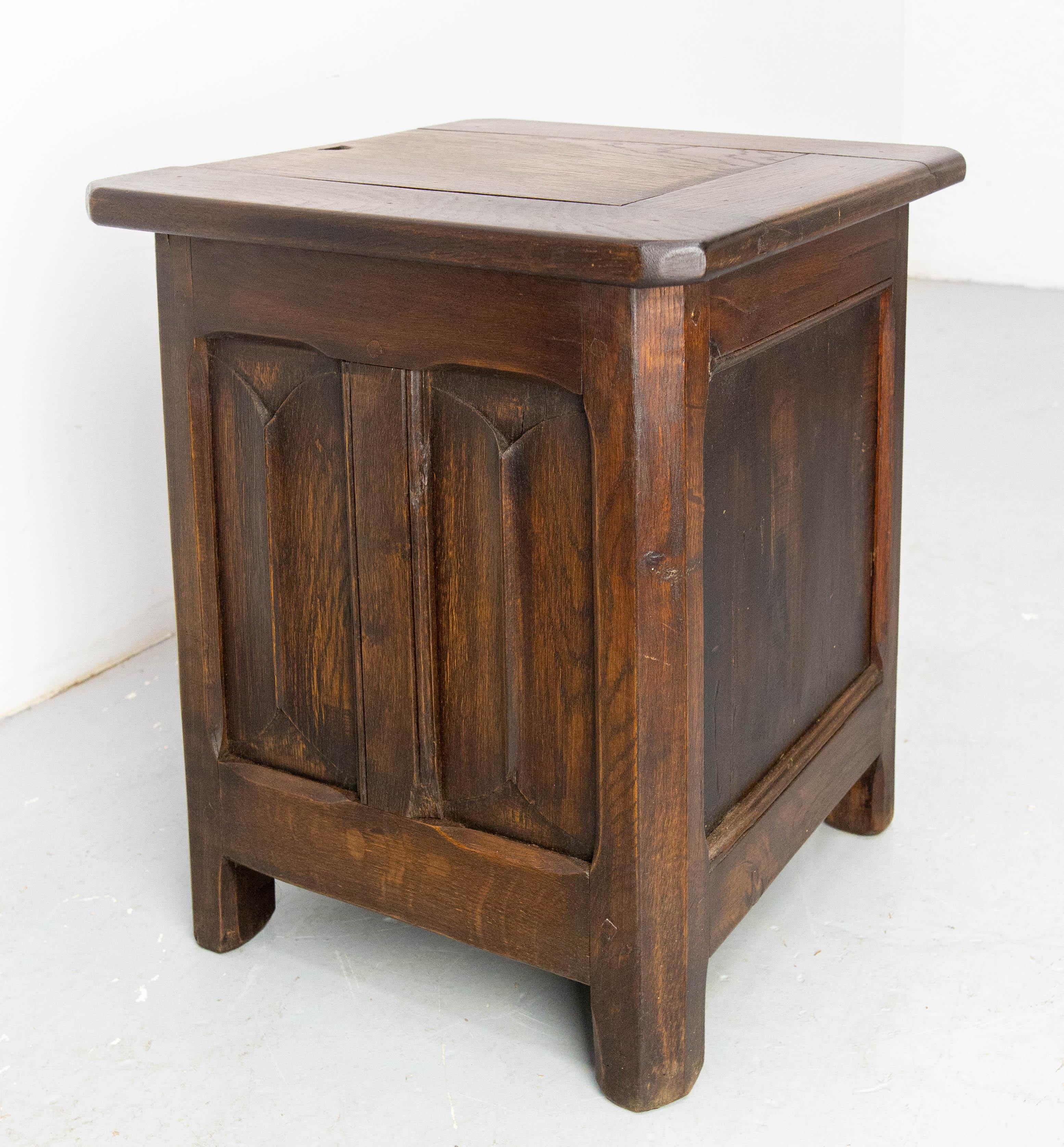 Chêne Table d'appoint, petit coffre ou tabouret en chêne français néogothique, vers 1890 en vente