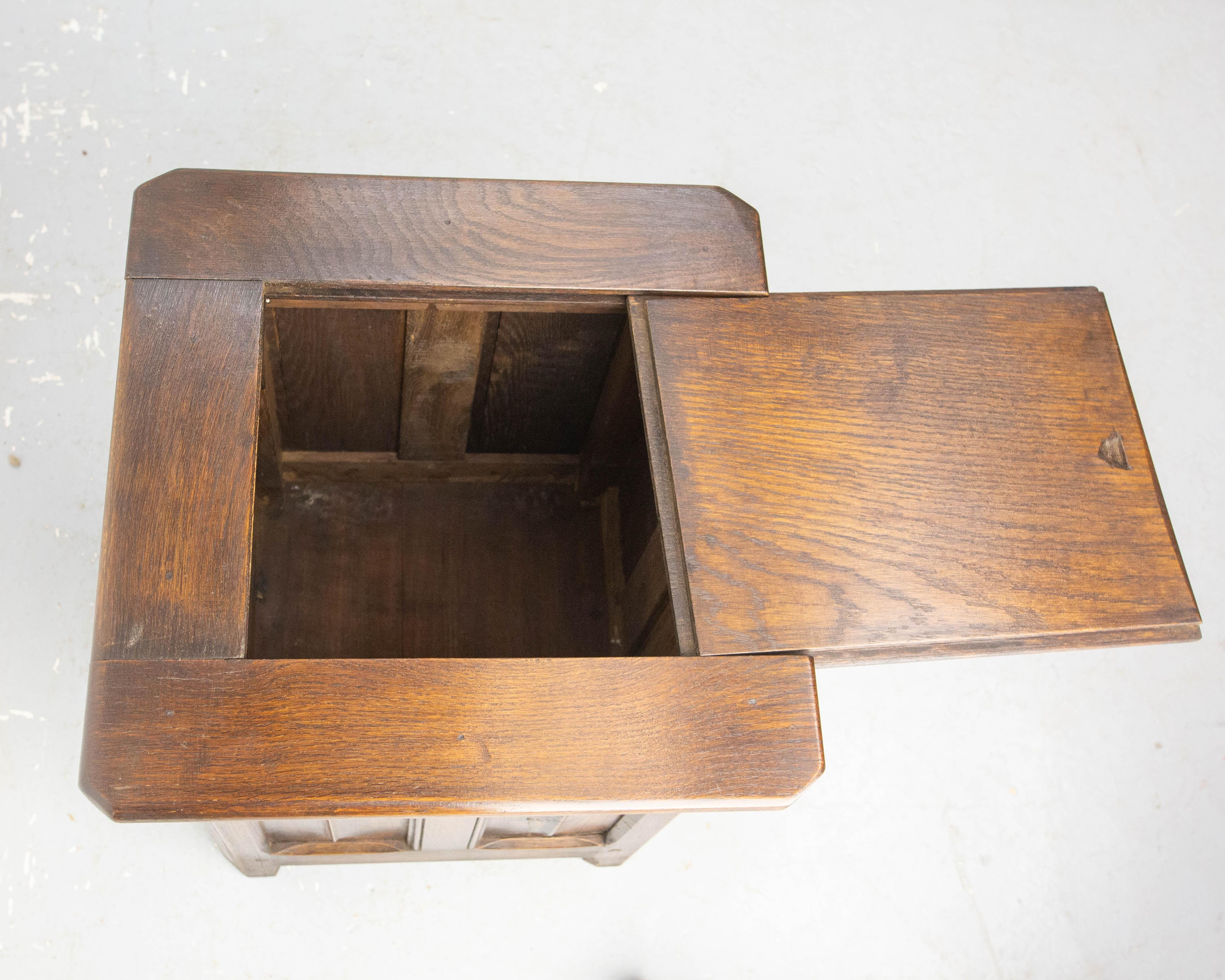 Table d'appoint, petit coffre ou tabouret en chêne français néogothique, vers 1890 en vente 1