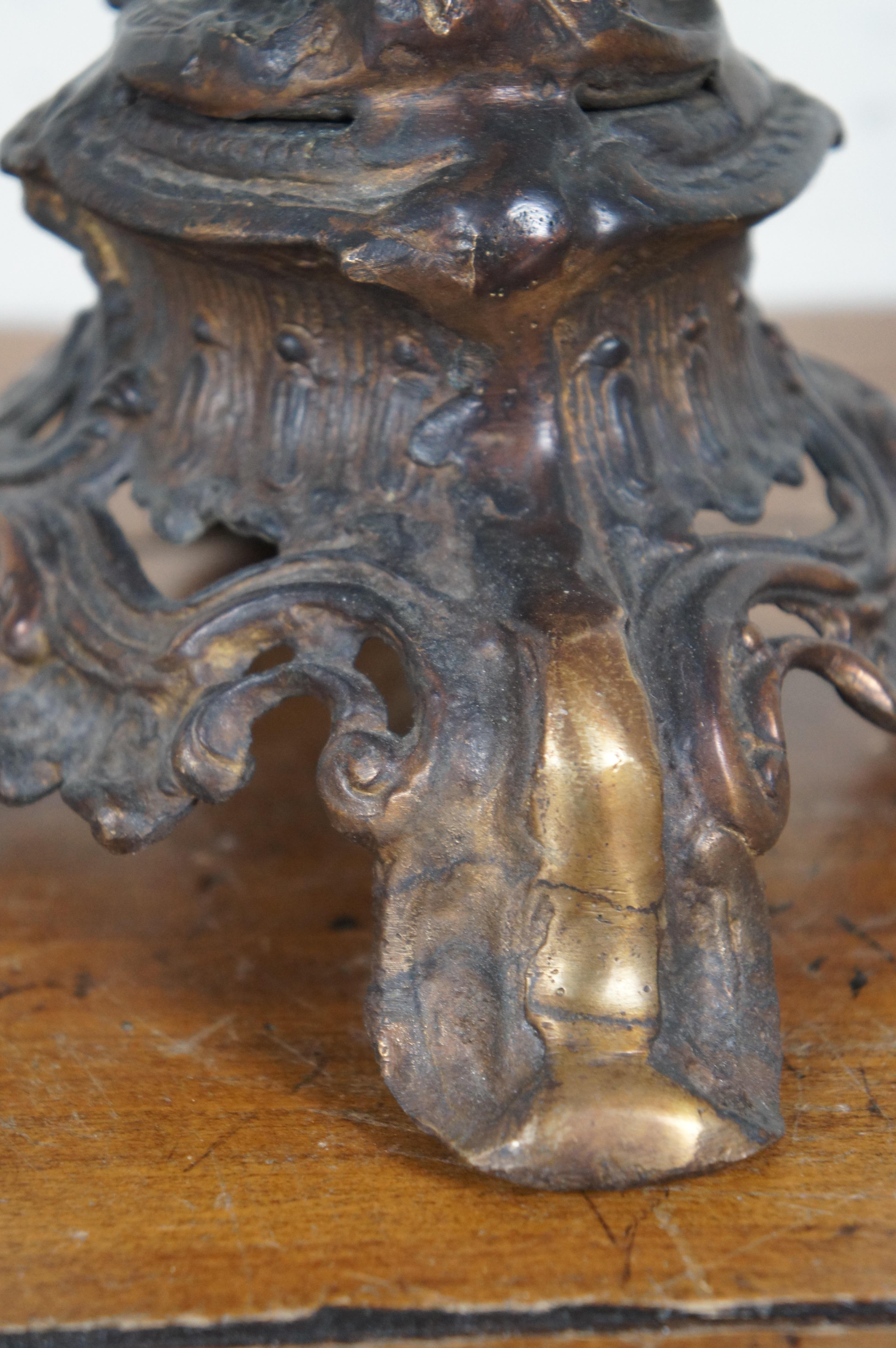 Statua francese neolcassica in bronzo fuso di ragazzo con torcia e portacandele figurato in vendita 6