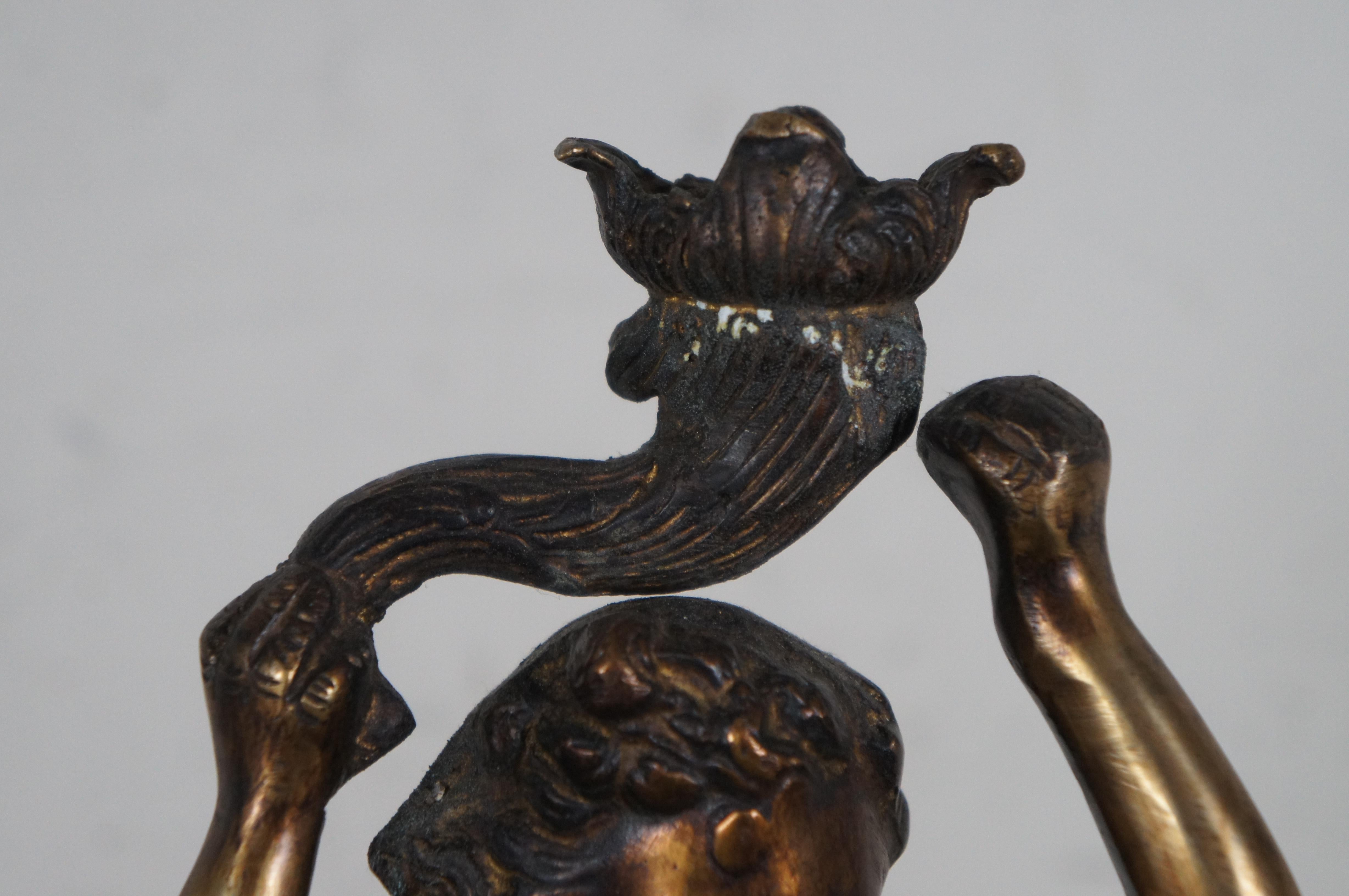 Statua francese neolcassica in bronzo fuso di ragazzo con torcia e portacandele figurato in vendita 2