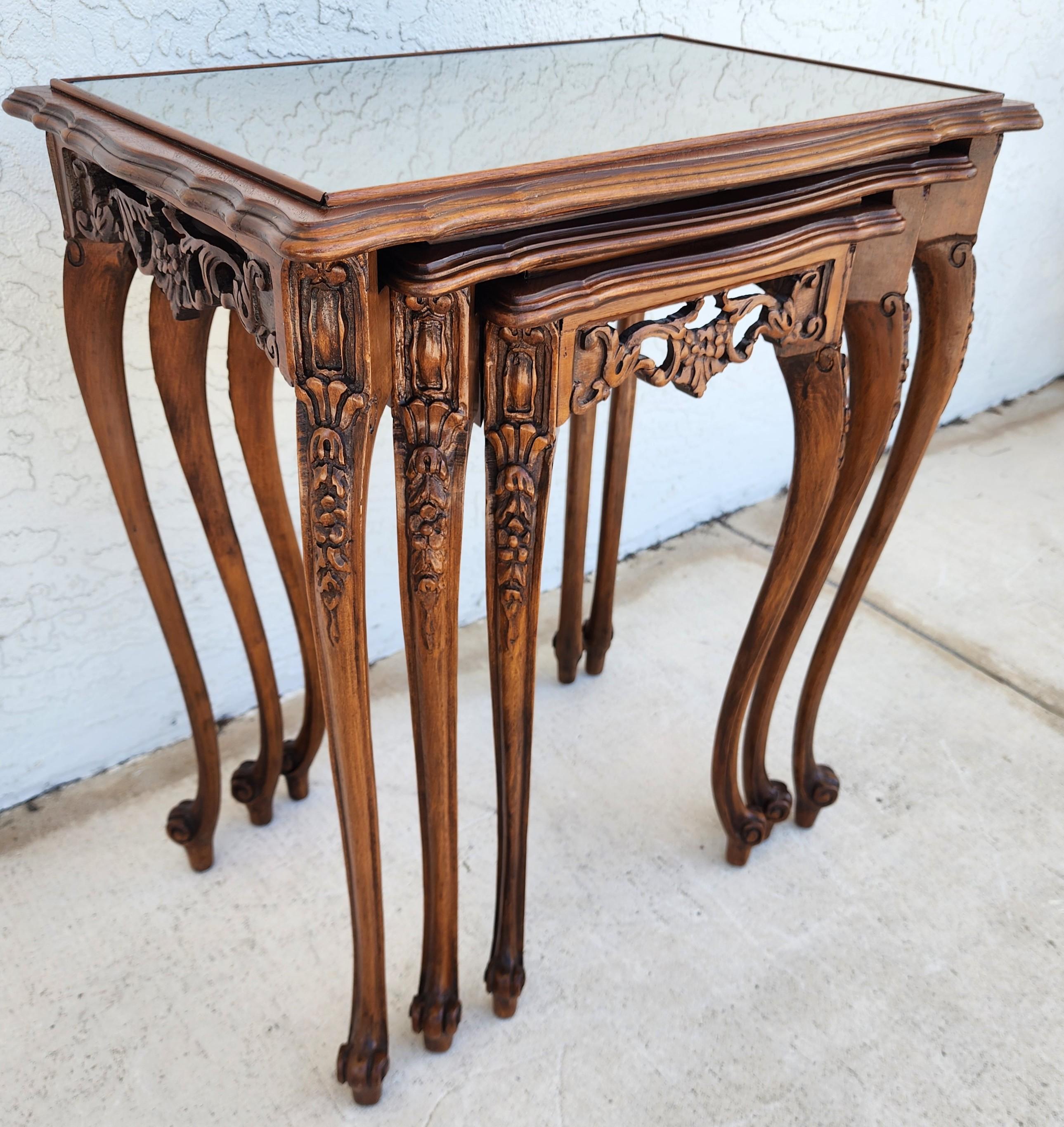Französische Nisttische Nussbaum Vintage By (20. Jahrhundert) im Angebot