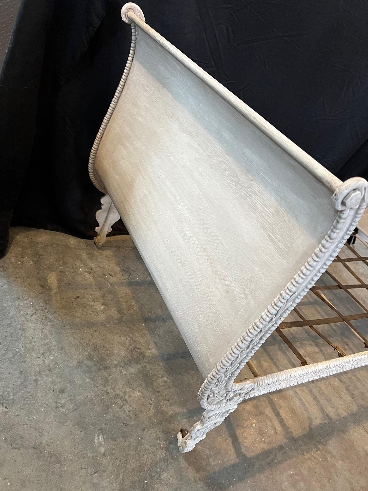 French Newly Upholstered & Painted Iron Empire Daybed from Paris For Sale 2