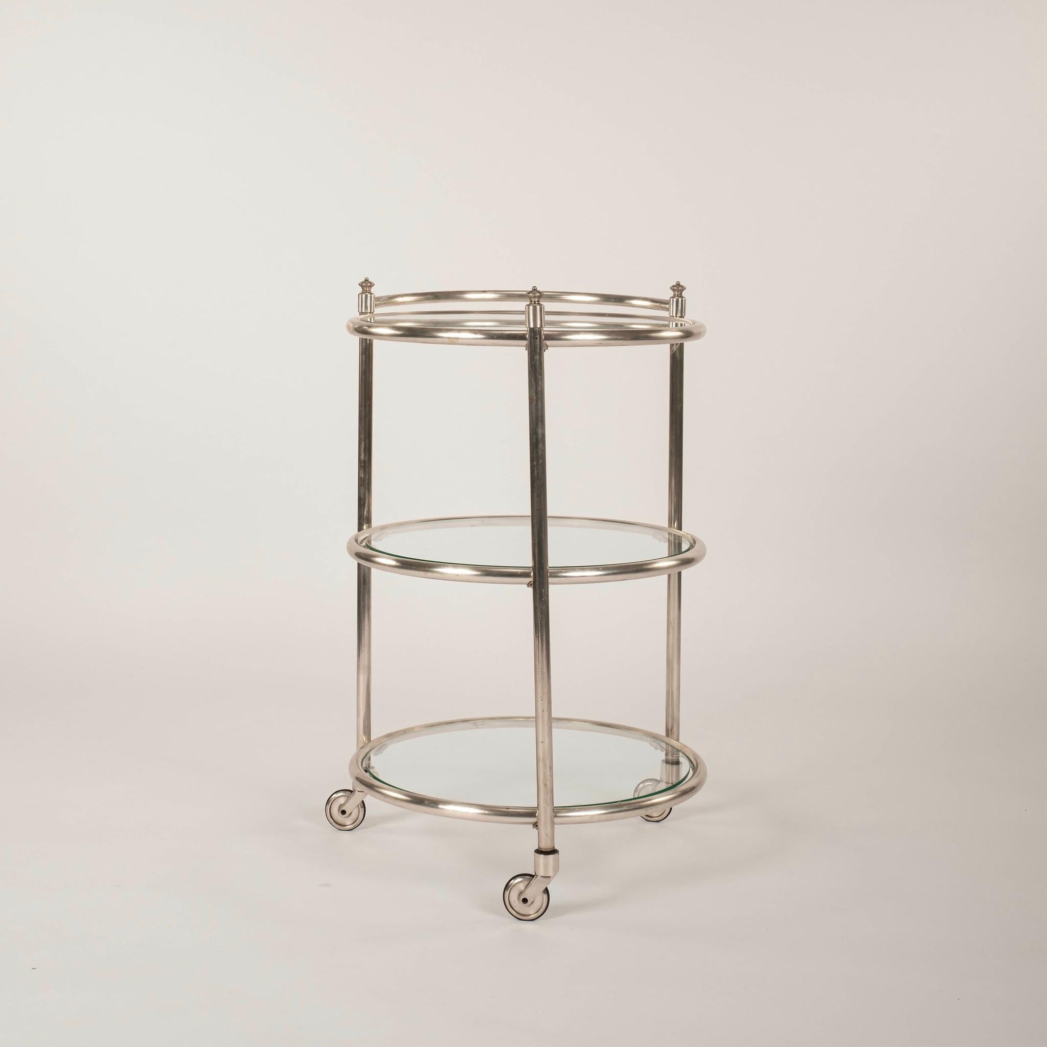 Français Chariot de bar en verre en bronze nickelé en vente