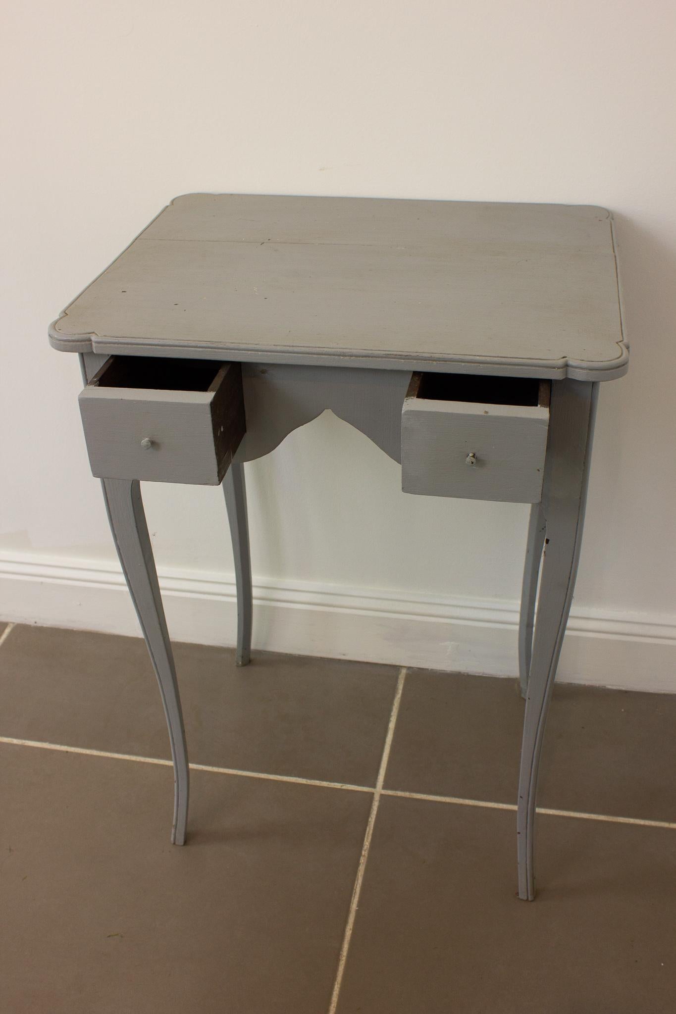 French Nightstand Bedside - Gray patina- painted - Louis XV Style - 1950 France  For Sale 3