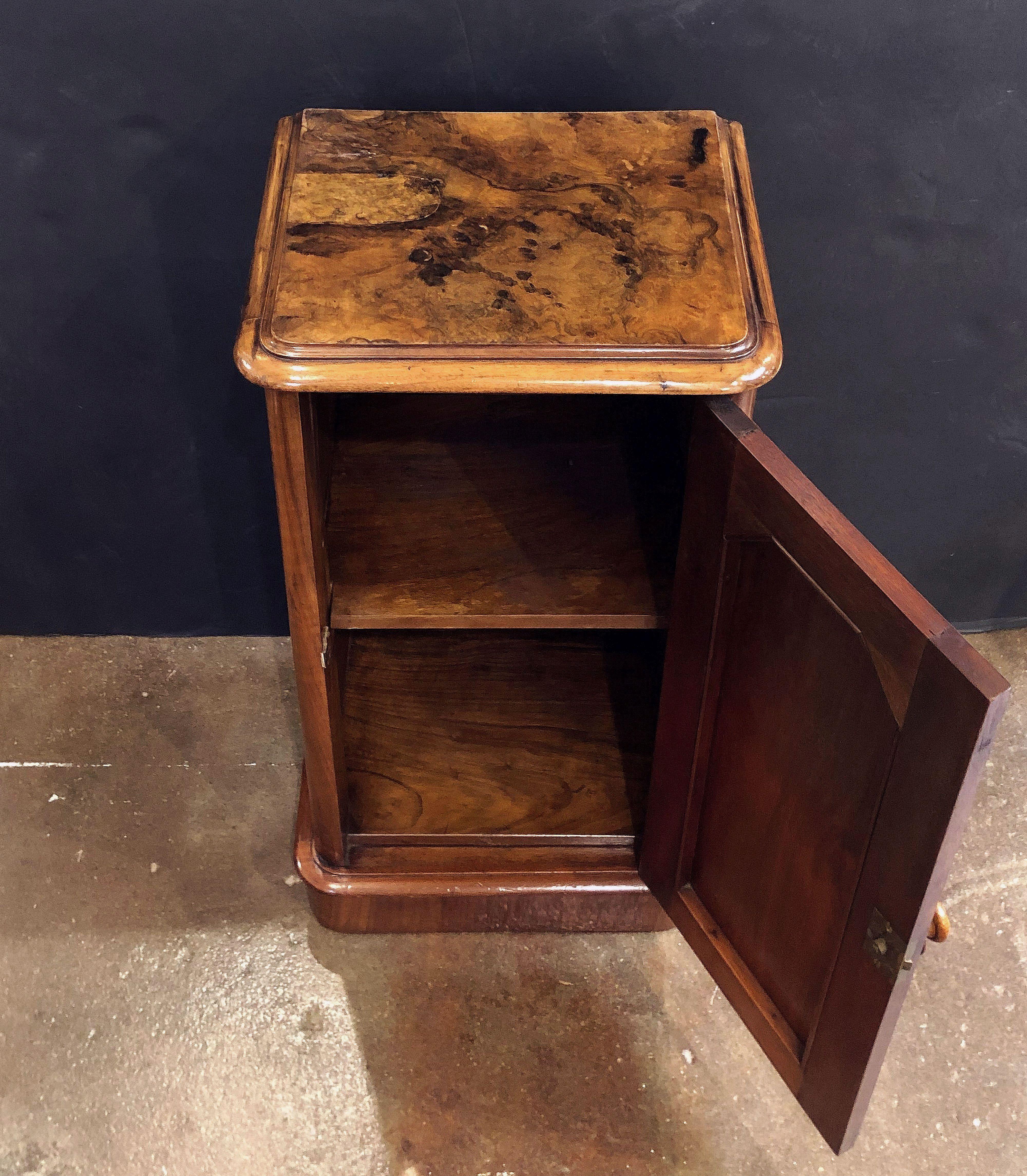 French Nightstand or Bedside Table of Burled Walnut 12