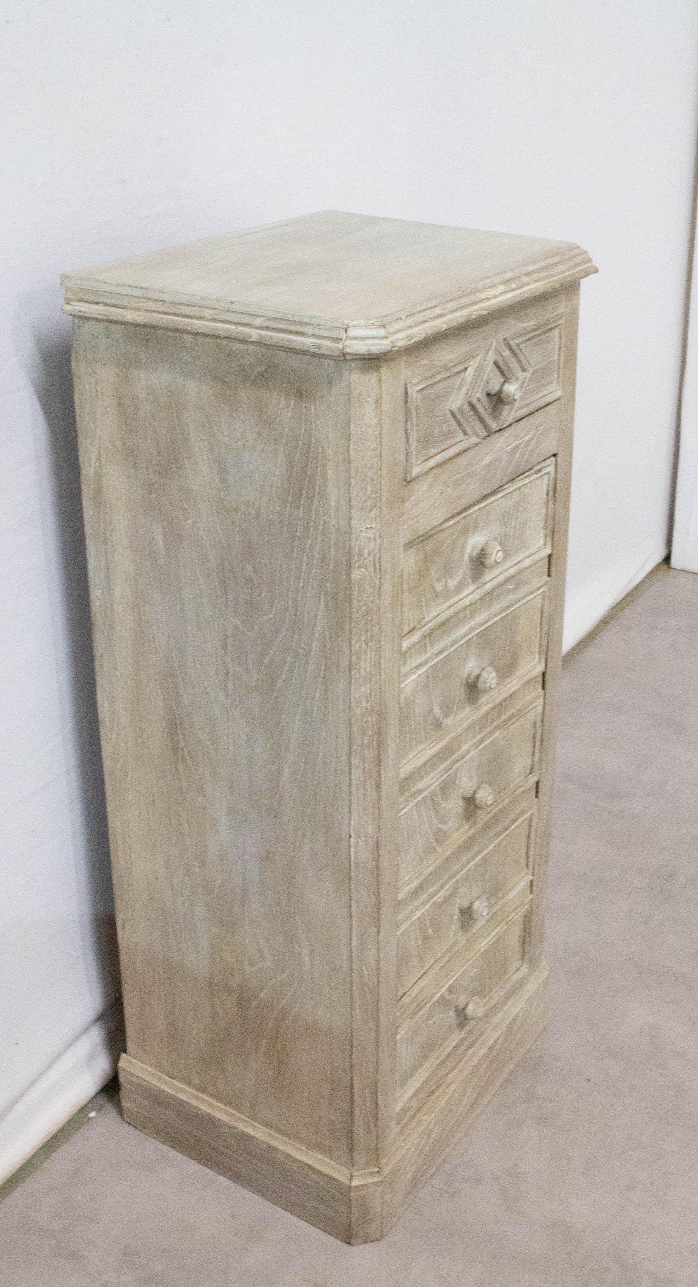 French limed side cabinet nightstand bedside, 
Chestnut late 19th century
Good condition, the cabinet has been limed few years ago

For shipping: 
Measures: 41.5 x 31.5 x 90.5 cm, 17 kg.