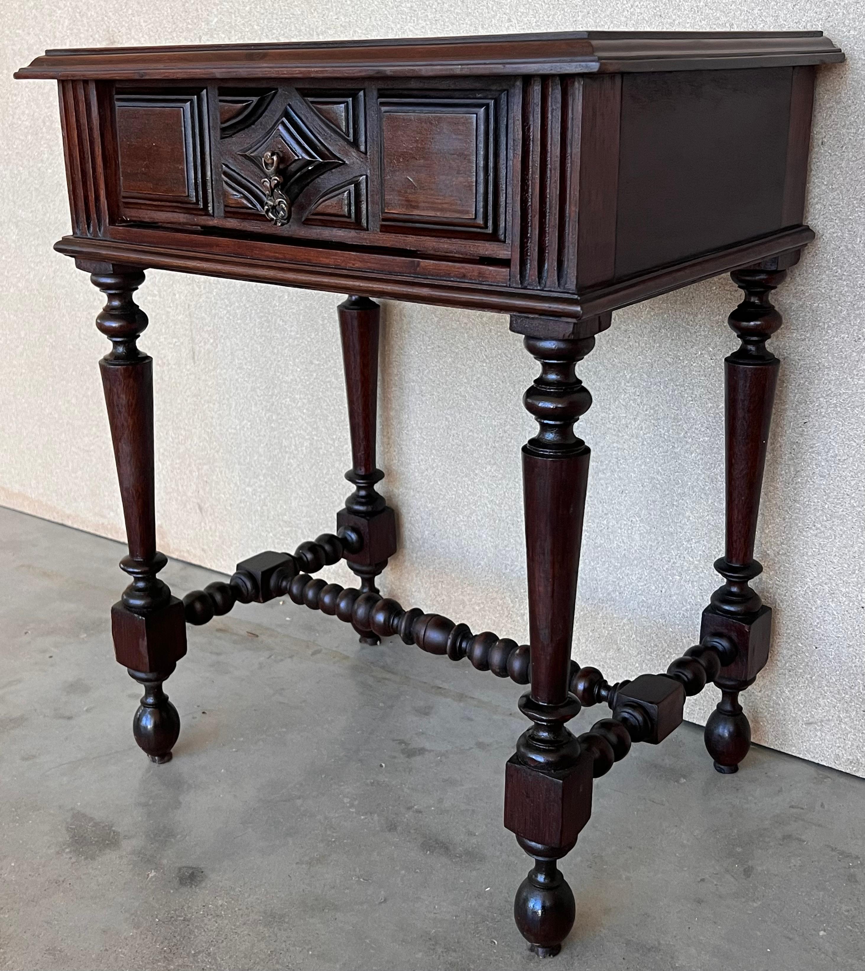 French Nightstands in Solid Carved Oak with Turned Columns, Set of 2 For Sale 5