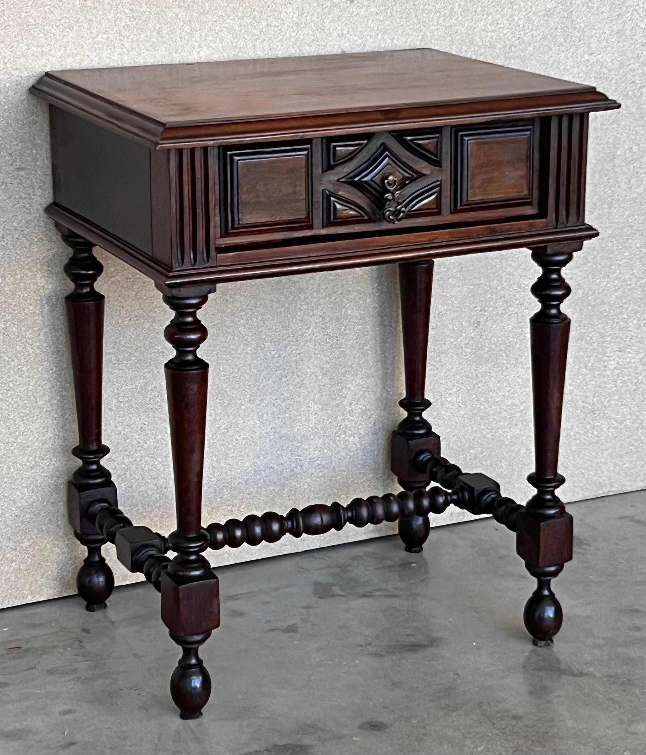 French Nightstands in Solid Carved Oak with Turned Columns, Set of 2 In Good Condition For Sale In Miami, FL