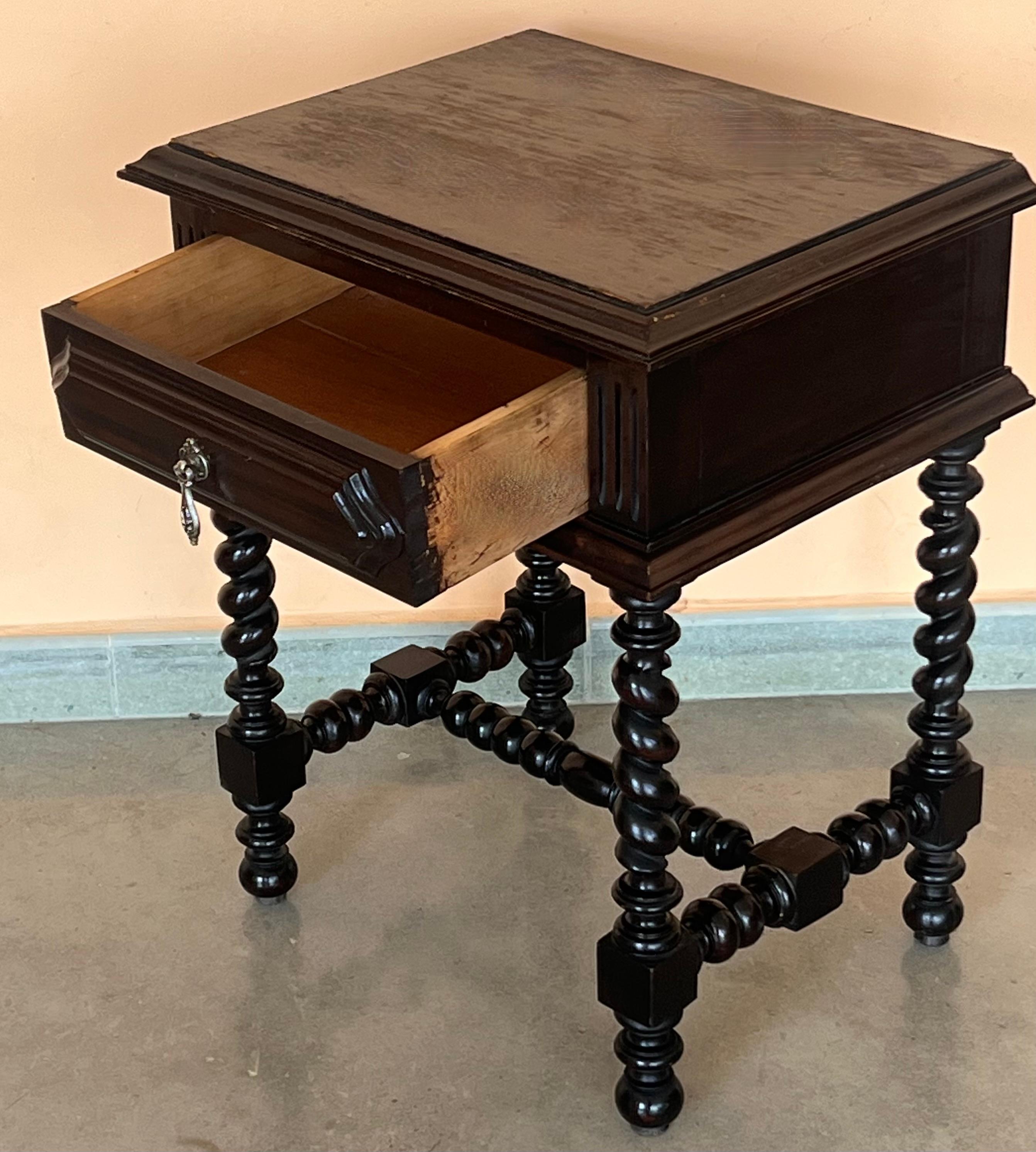 French Nightstands in Solid Carved Oak with Turned Columns, Set of 2 For Sale 1