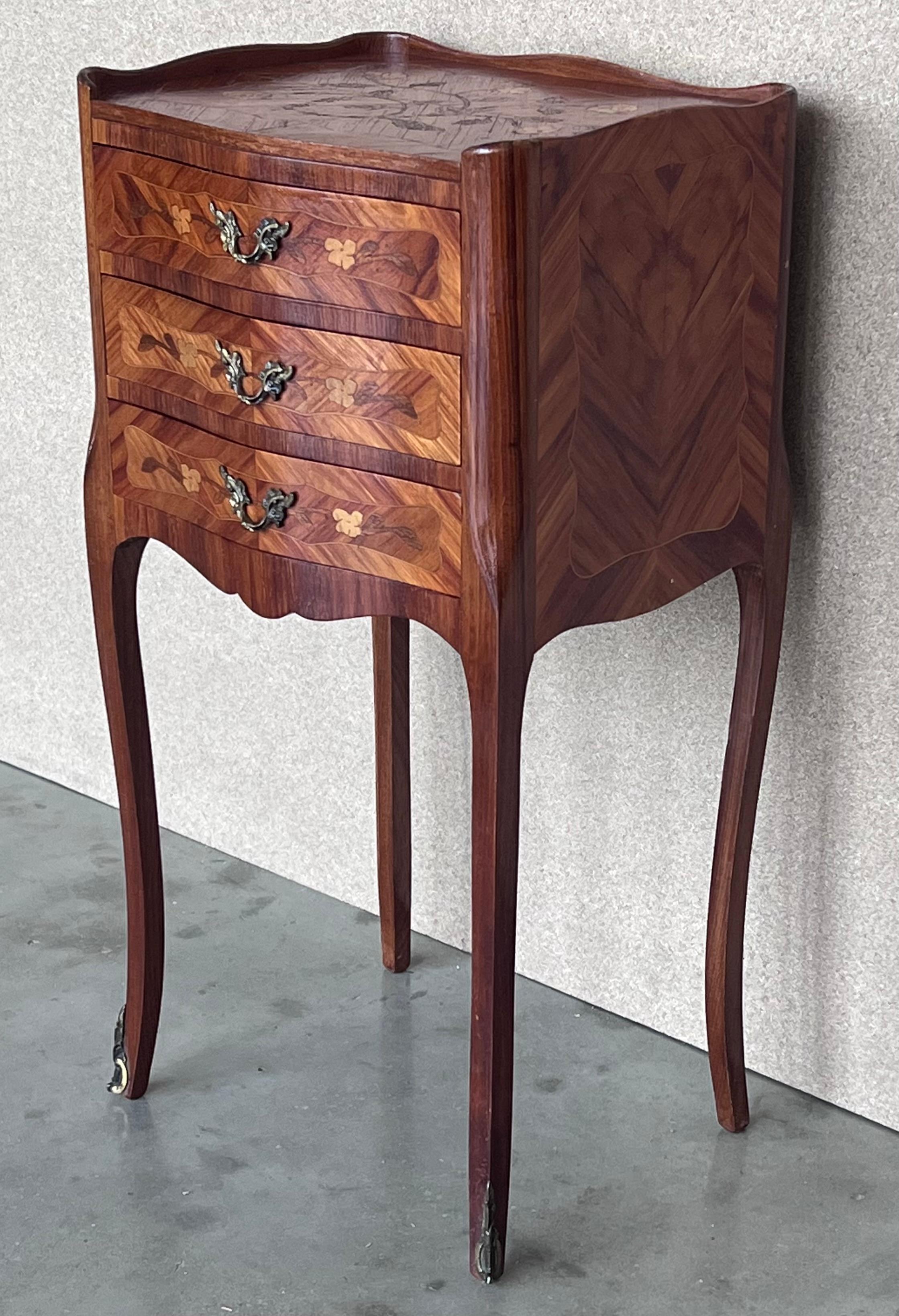 French Nightstands in Walnut with Three Drawers, 1940s, Set of 2 In Good Condition In Miami, FL