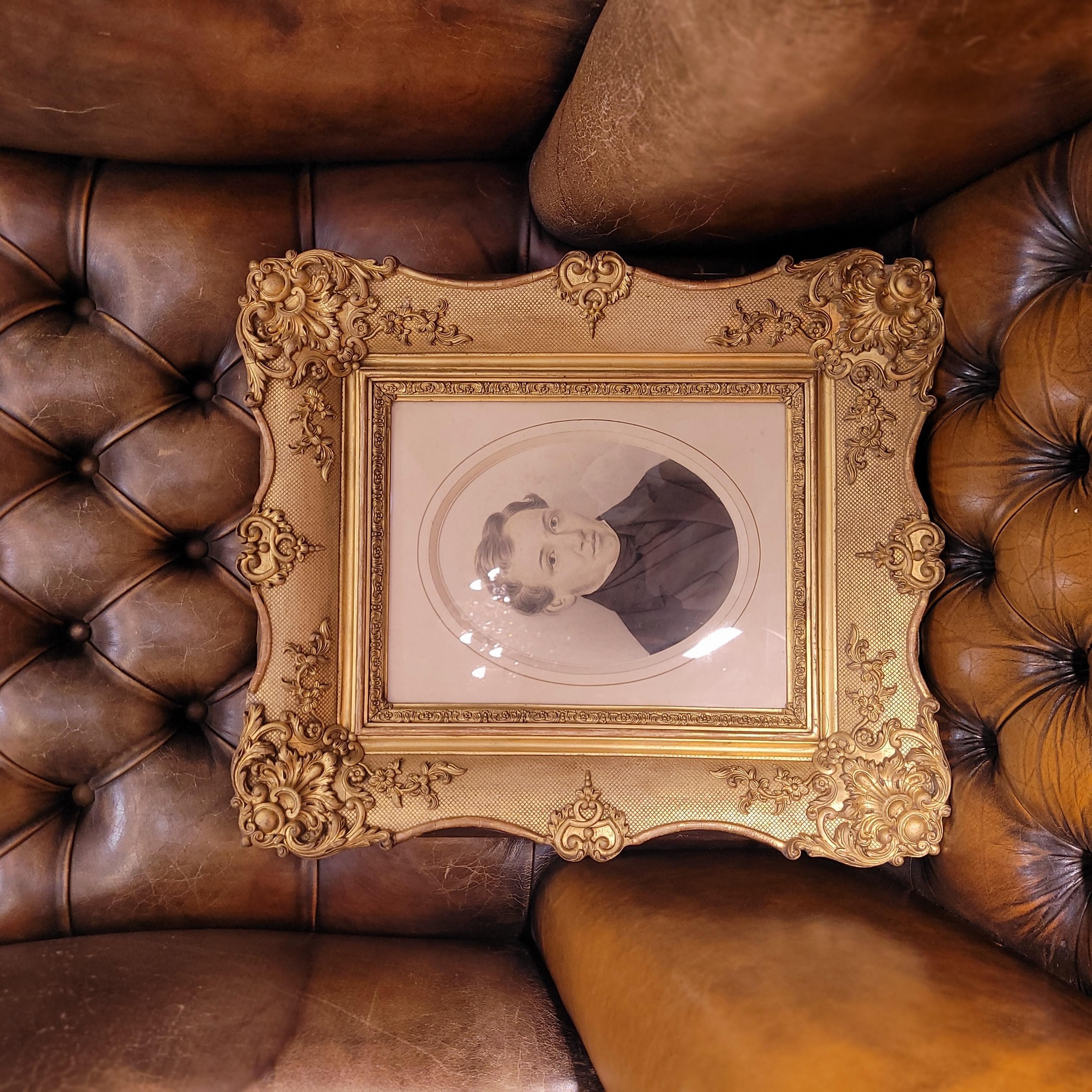French Noble portrait Graphite drawing  with carved gilded wood  frame For Sale 11