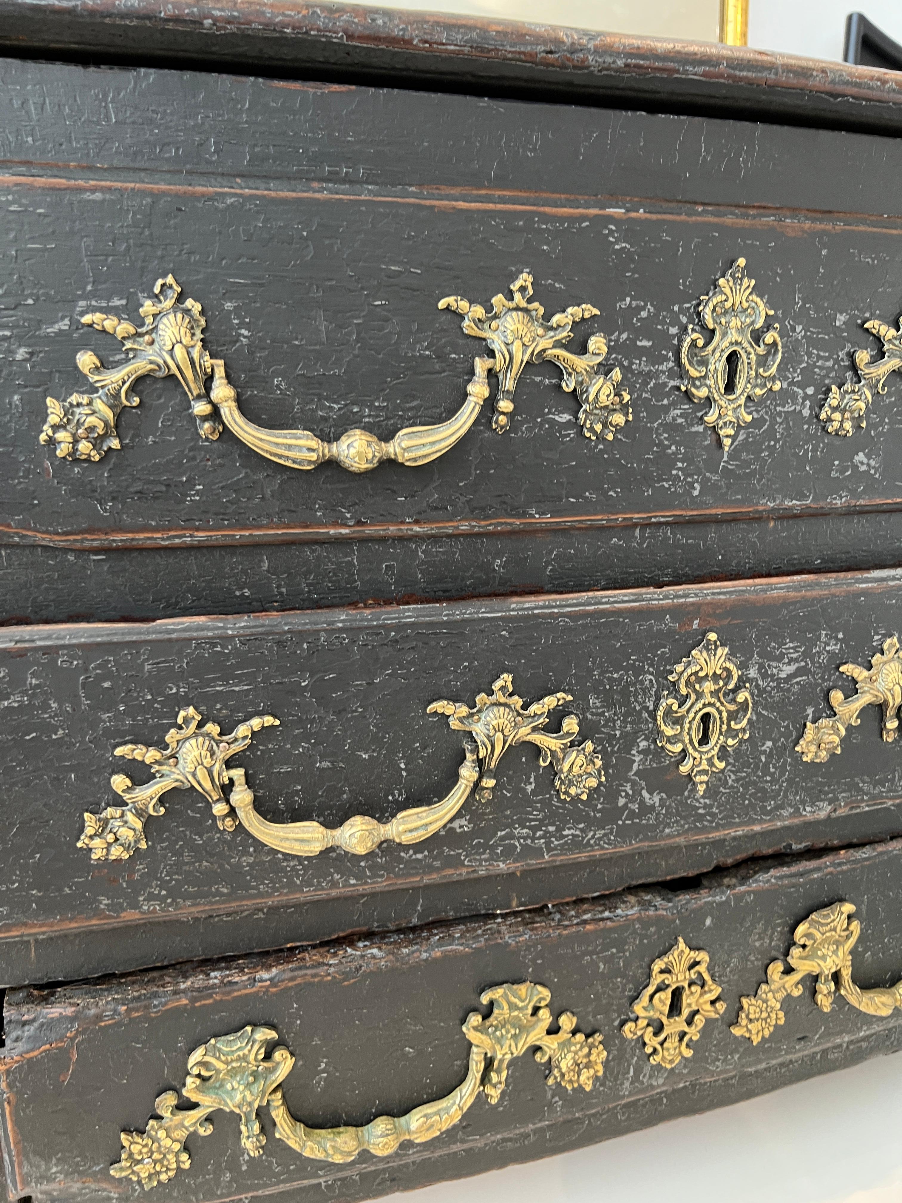 French Noir Chest or Commode with Bronze Pulls, 18th Century In Fair Condition In New Orleans, LA