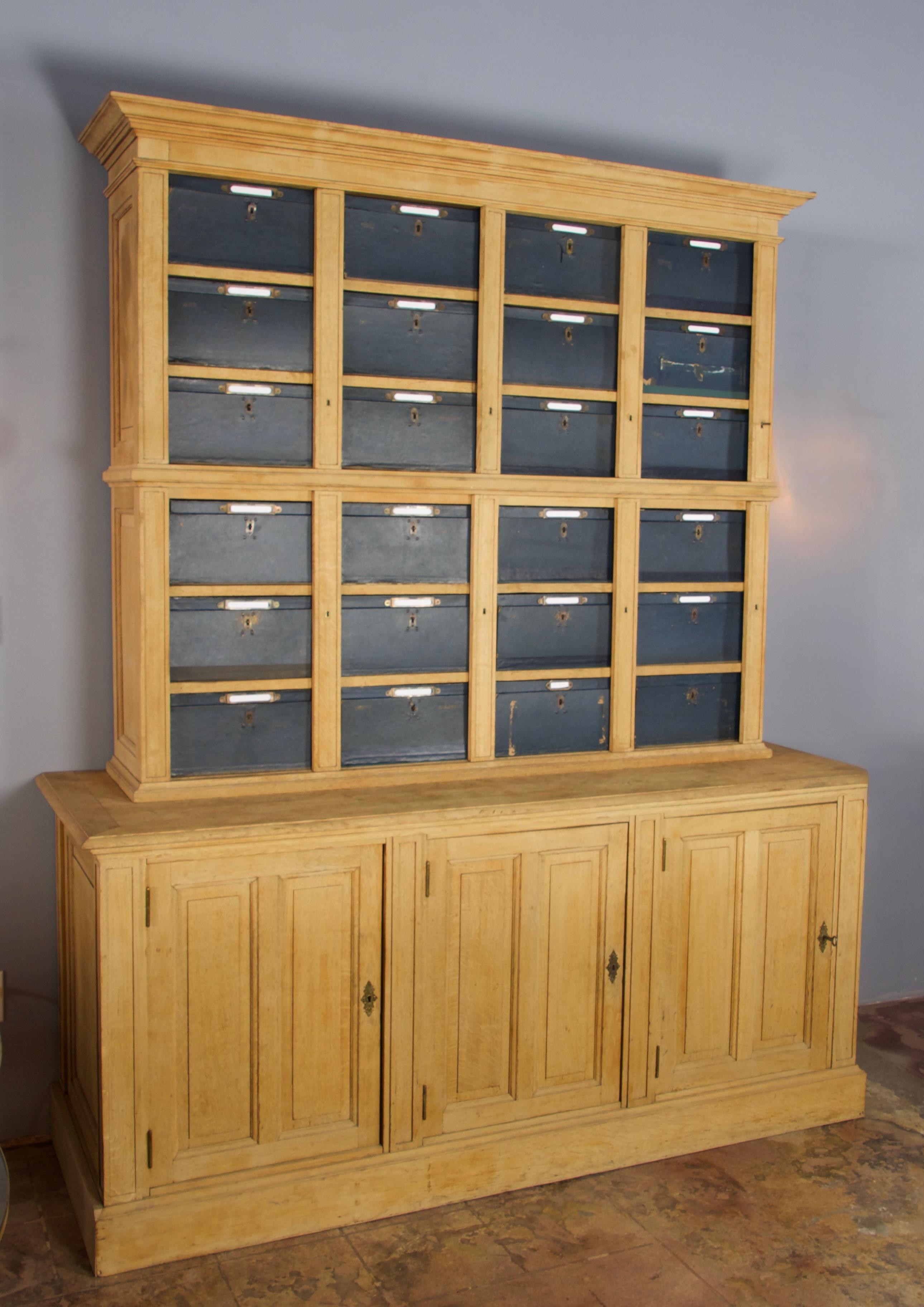 French Notary Cabinet In Good Condition For Sale In Los Angeles, CA