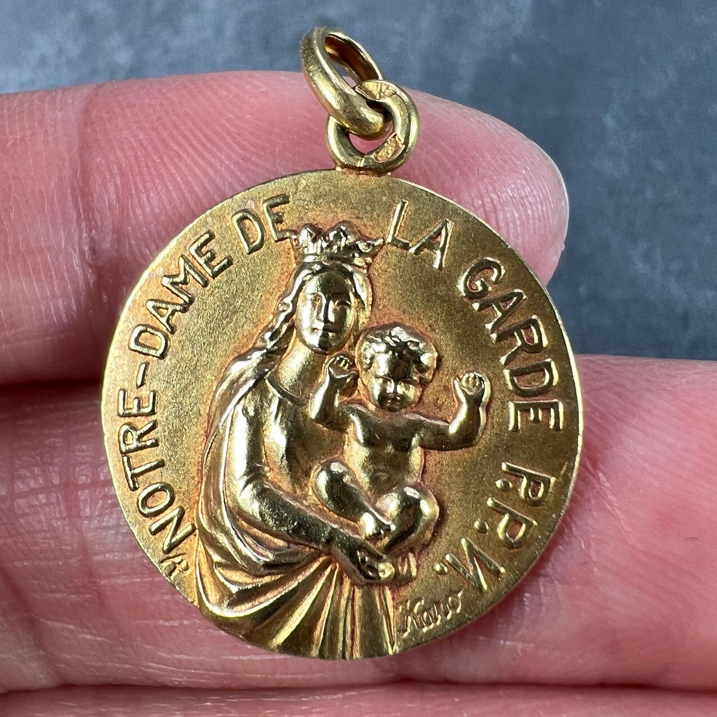 French Notre Dame de La Garde Marseille Madonna 18 Karat Yellow Gold Medal Charm For Sale 1