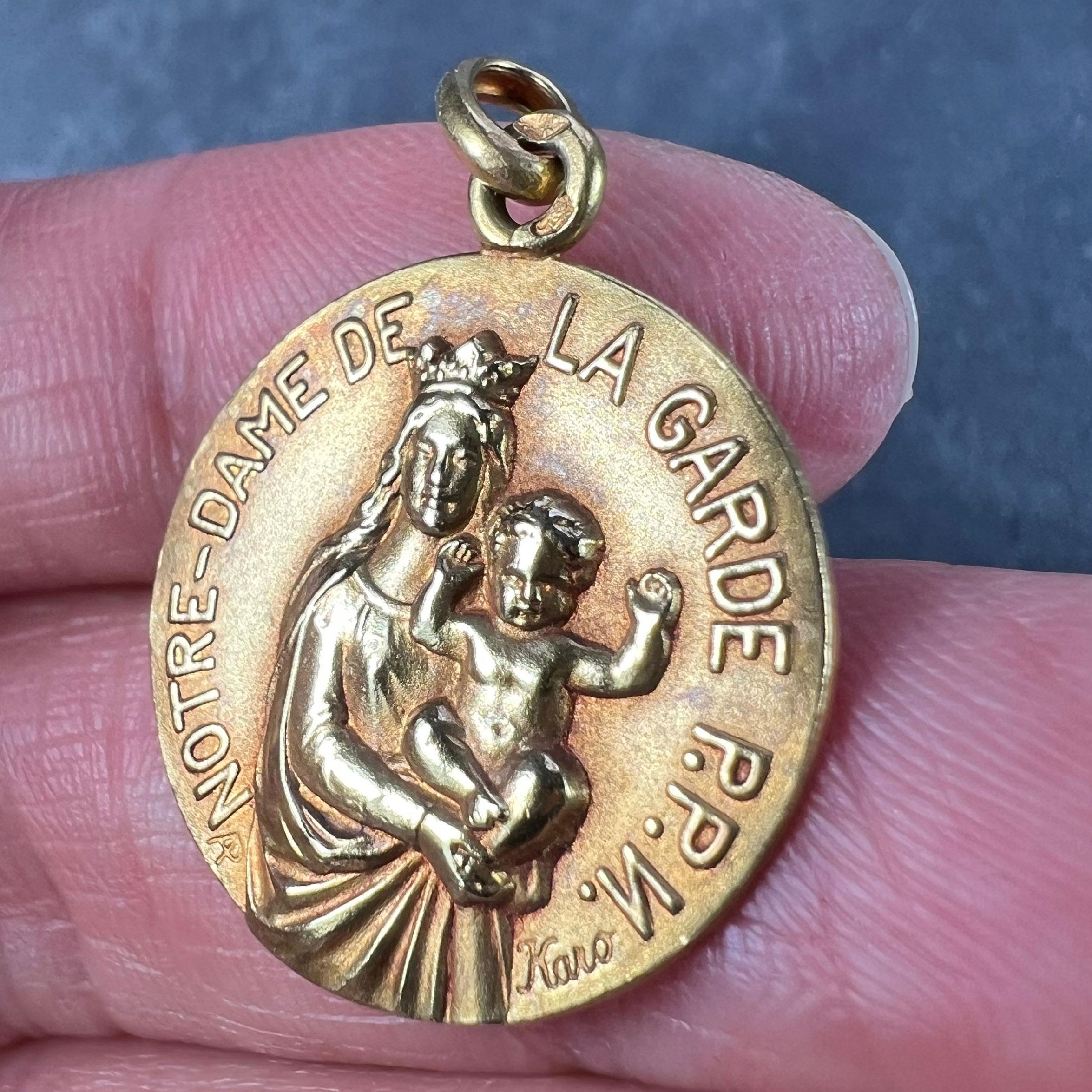French Notre Dame de La Garde Marseille Madonna 18 Karat Yellow Gold Medal Charm For Sale 2