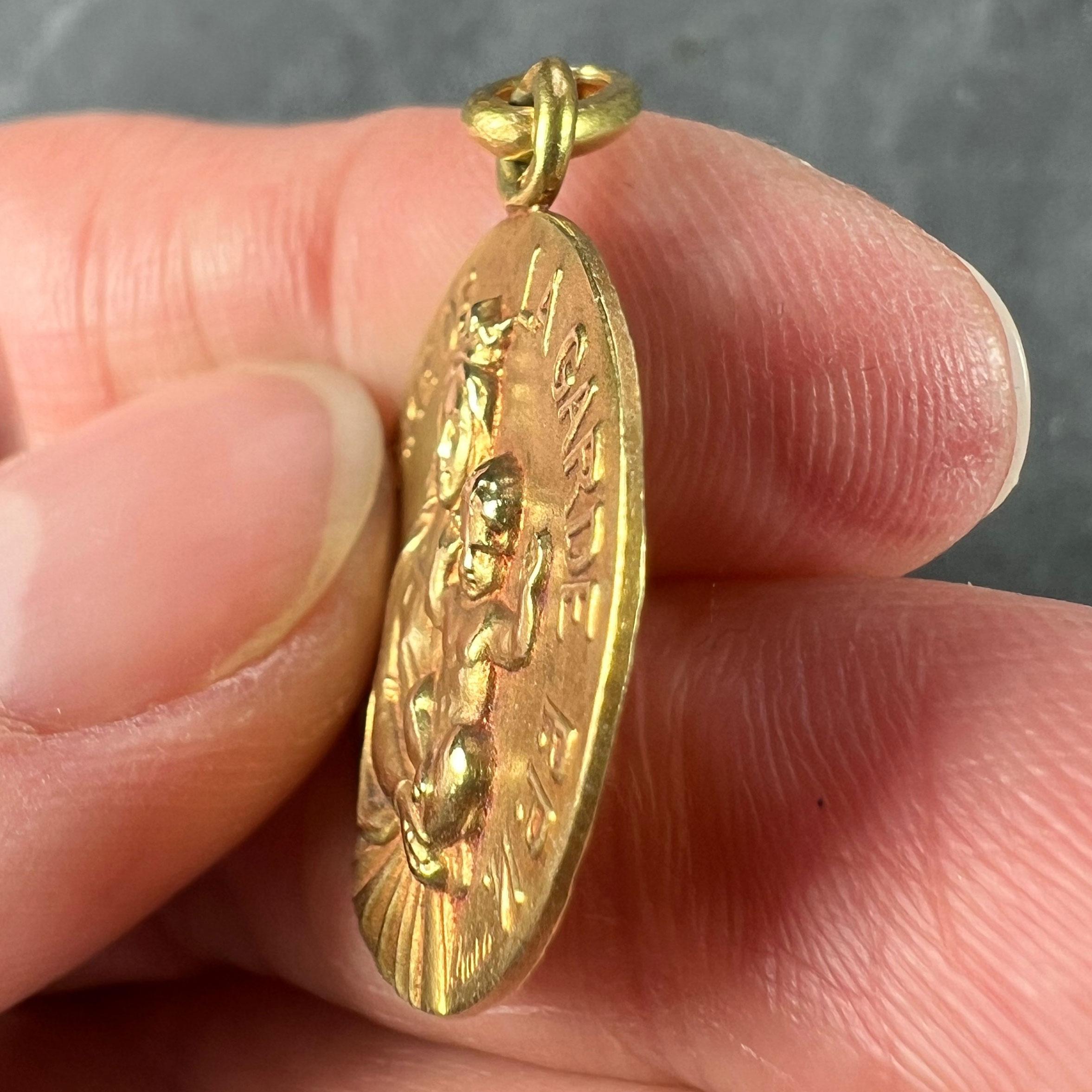 French Notre Dame de La Garde Marseille Madonna 18 Karat Yellow Gold Medal Charm For Sale 3