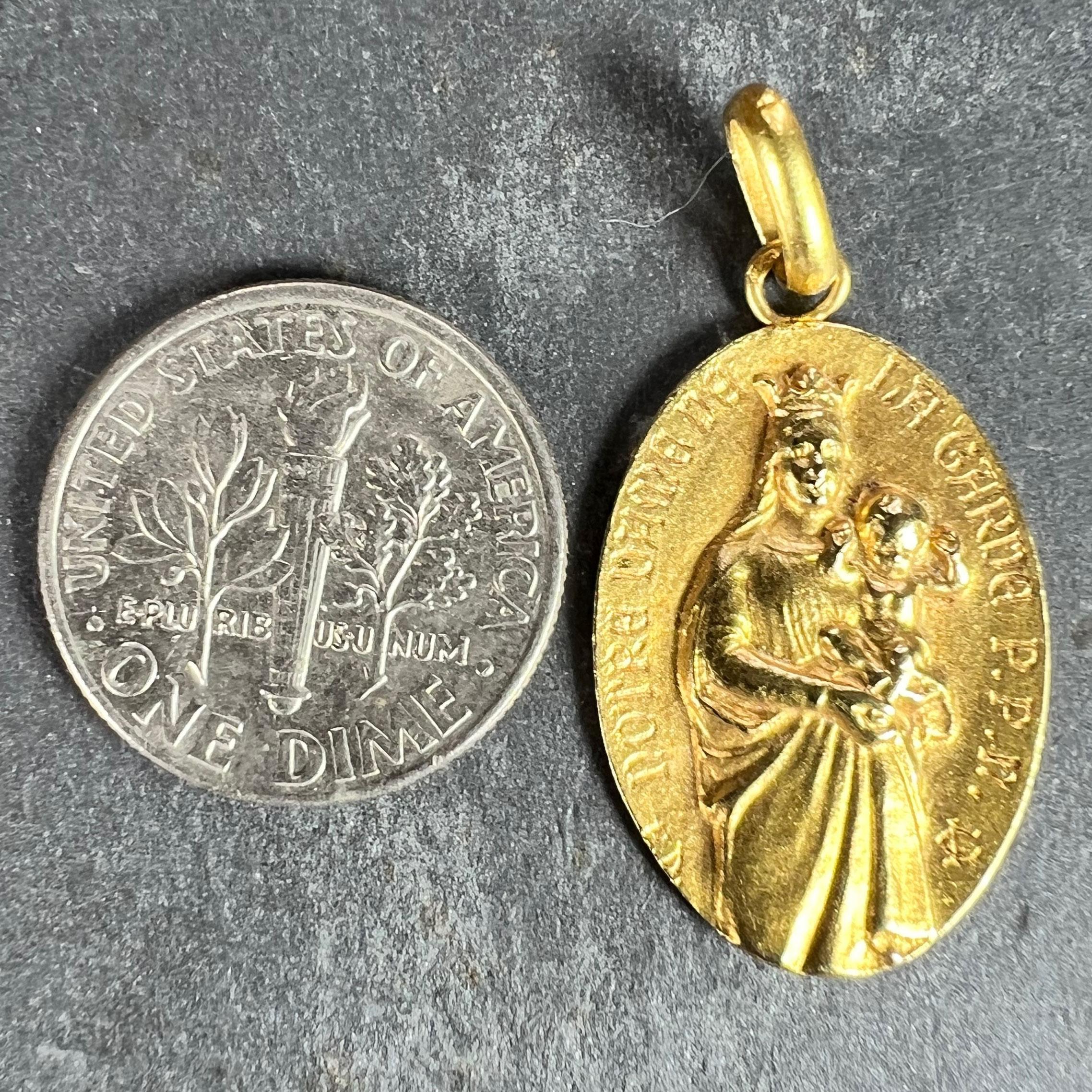 Pendentif français Notre Dame de la Garde Marseilles en or jaune 18 carats en vente 3