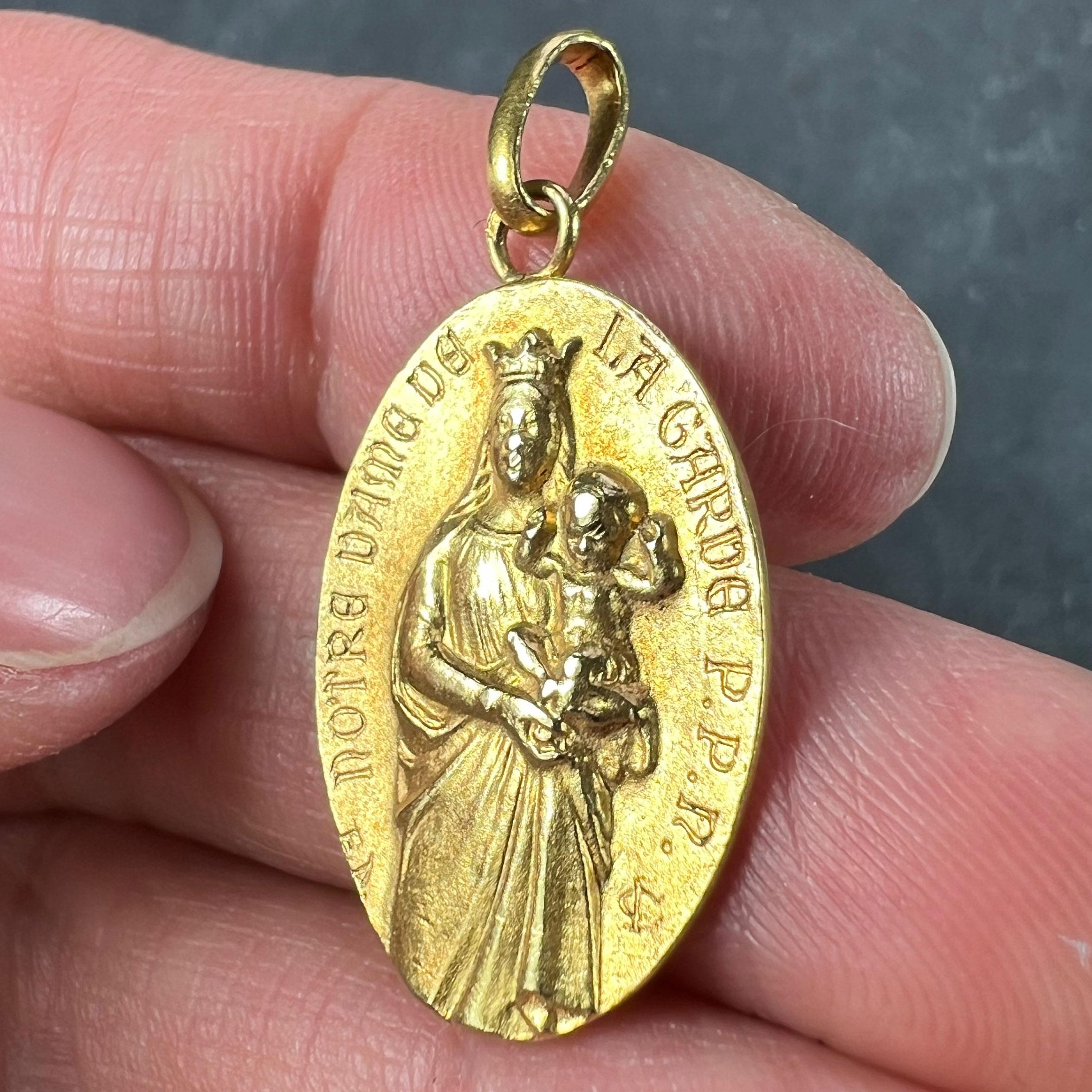 Pendentif français Notre Dame de la Garde Marseilles en or jaune 18 carats Bon état - En vente à London, GB