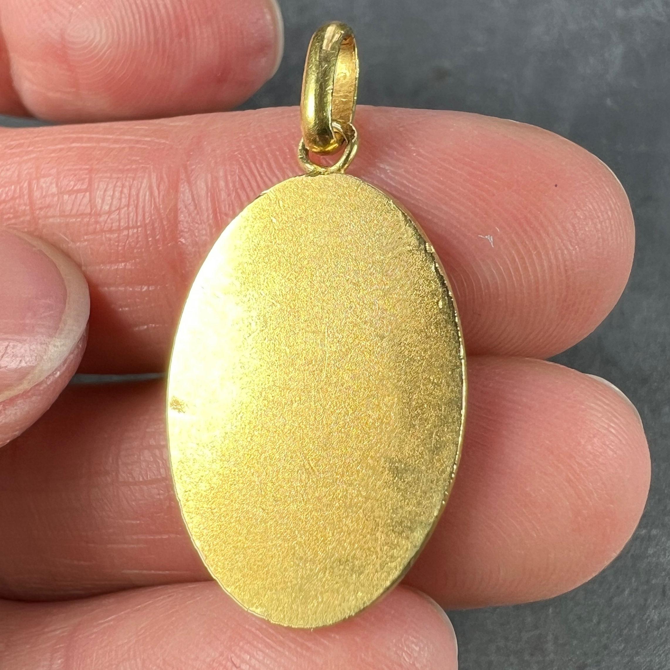 Pendentif français Notre Dame de la Garde Marseilles en or jaune 18 carats en vente 1