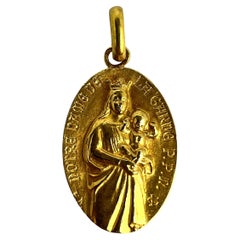 Colgante francés Notre Dame de la Garde Marsella de oro amarillo de 18 quilates