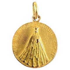 Colgante Medalla de la Virgen María francesa de Notre Dame de Rocamadour en oro amarillo de 18 quilates