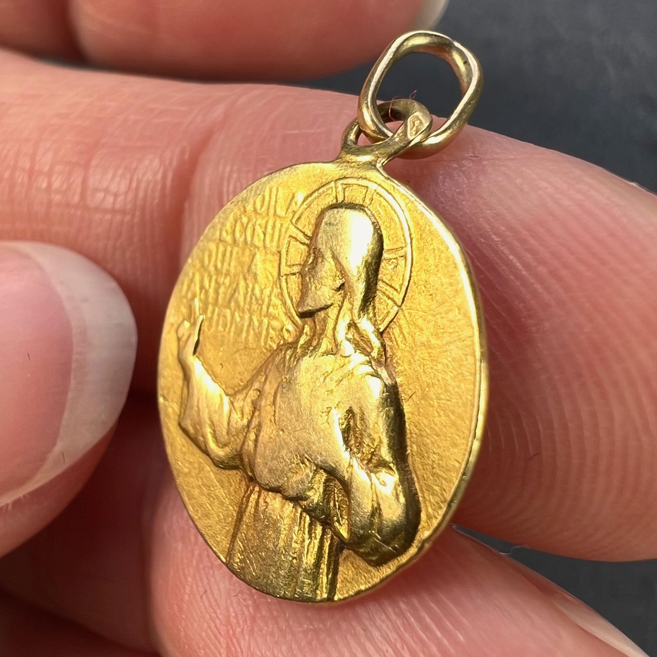 French Notre Dame du Mont Carmel 18 Karat Yellow Gold Medal Charm Pendant For Sale 4