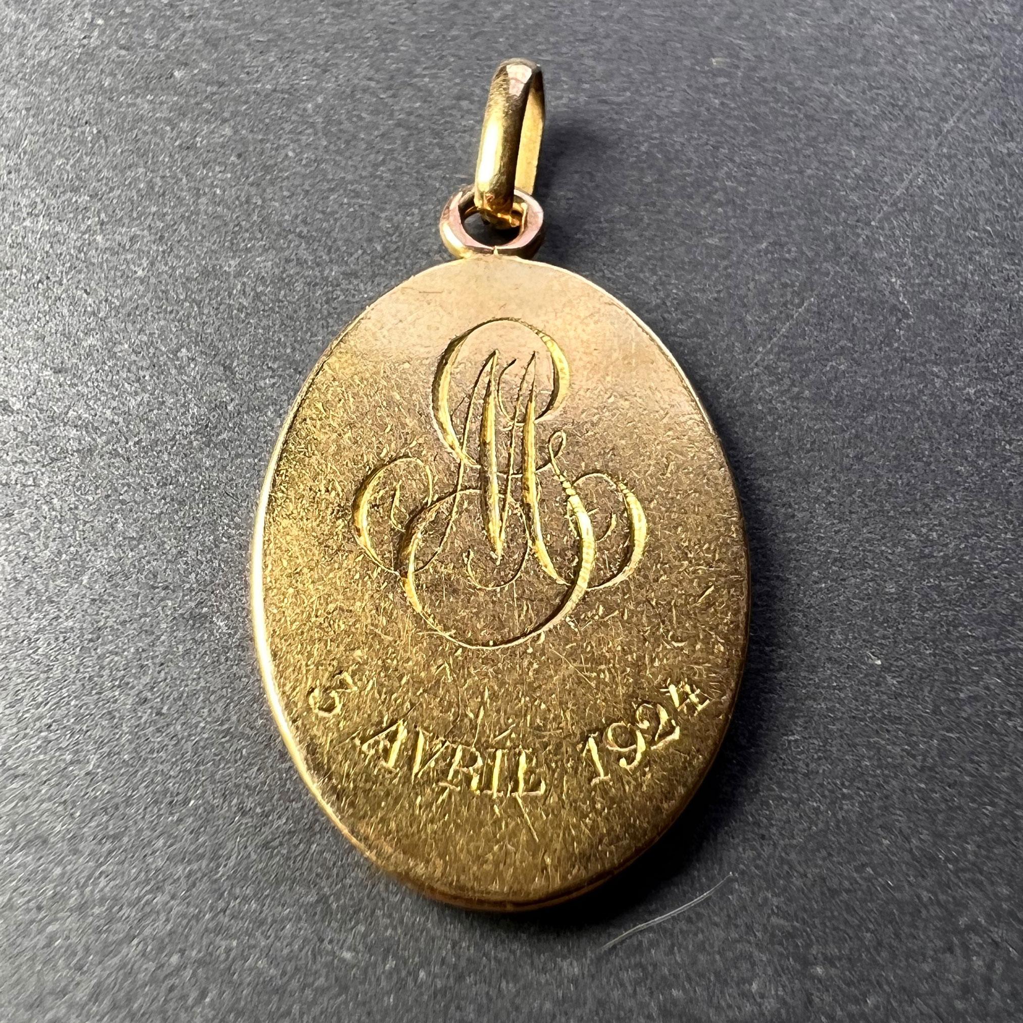 French Notre Dame du Sacre Coeur 18 Karat Yellow Gold Charm Pendant For Sale 7